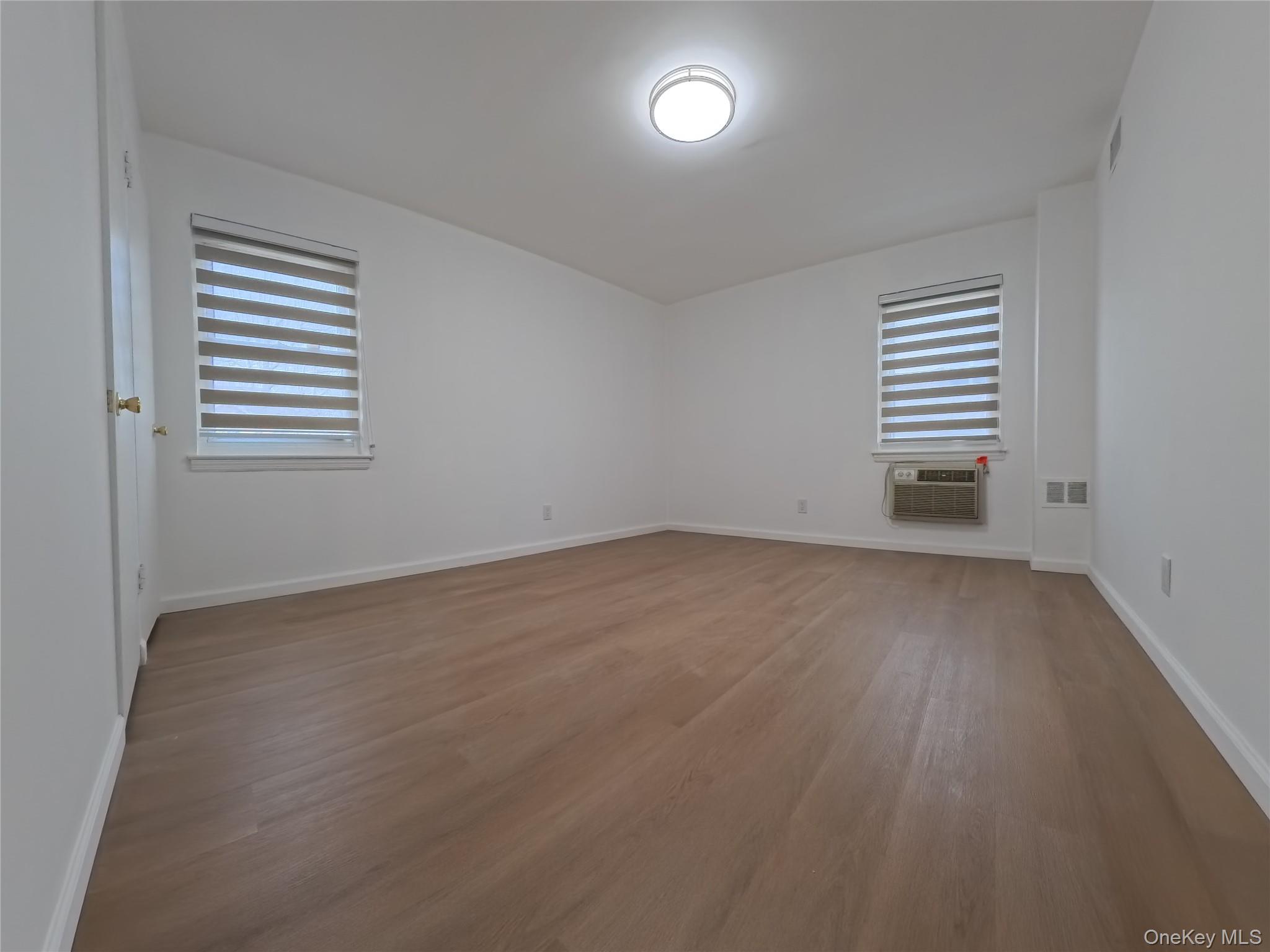 #8 photo, 6459 228th Street, 皇后区 Oakland Gardens , NY 11364