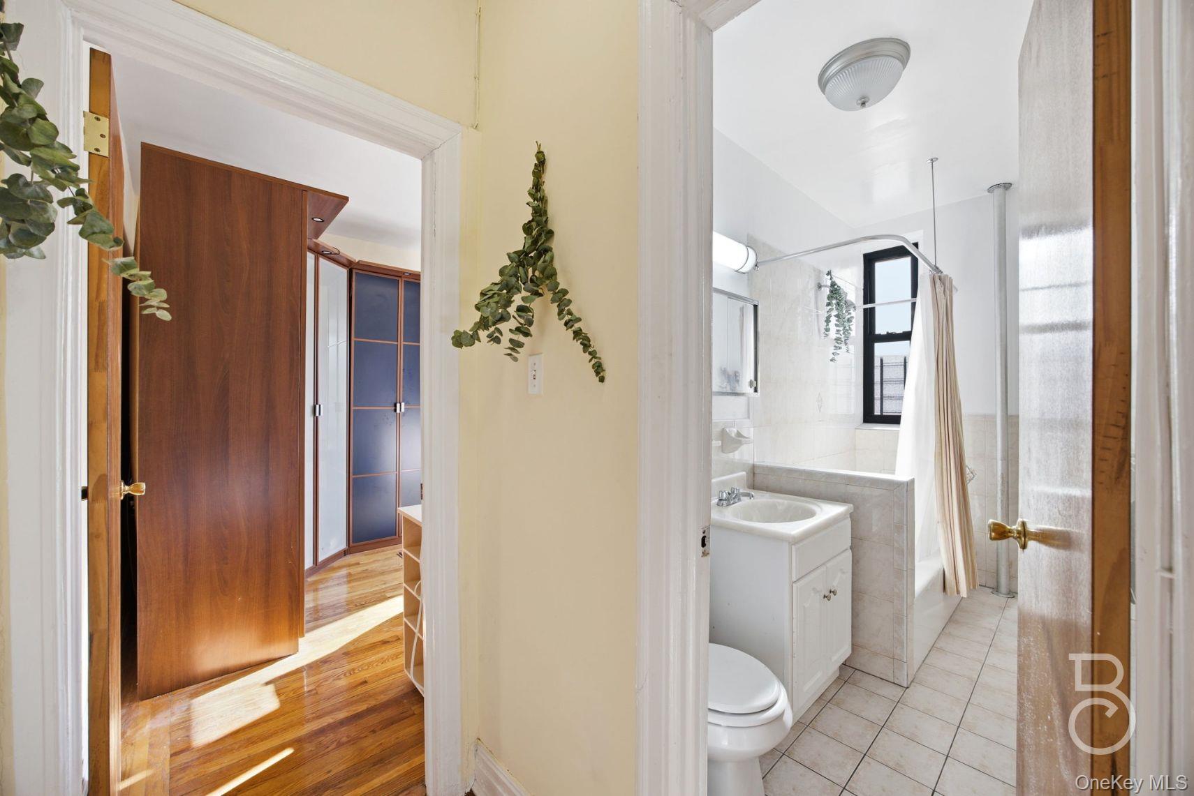 #4 photo, 37-16 83rd Street, 뉴욕퀸즈 Jackson Heights , NY 11372