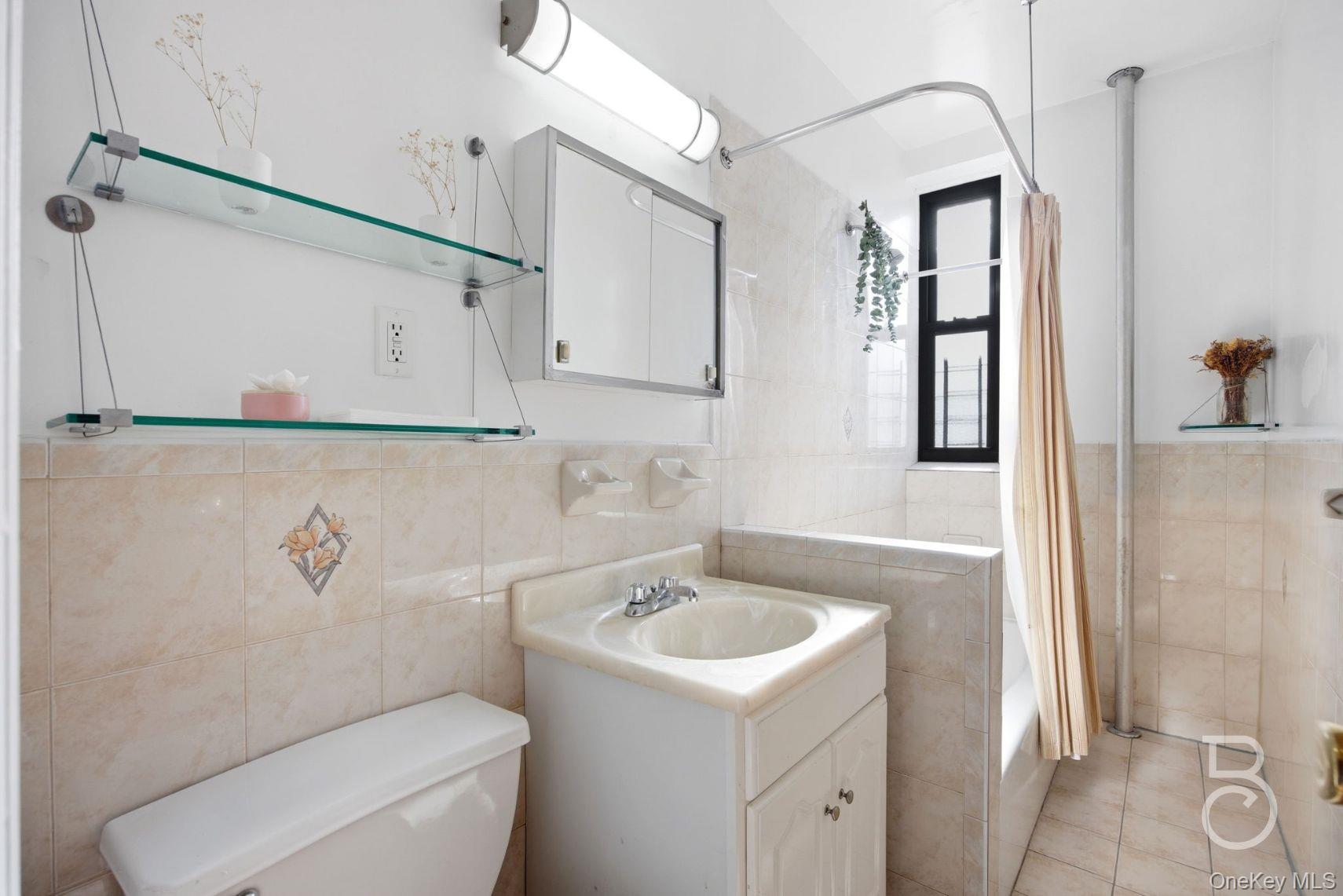 #5 photo, 37-16 83rd Street, 뉴욕퀸즈 Jackson Heights , NY 11372