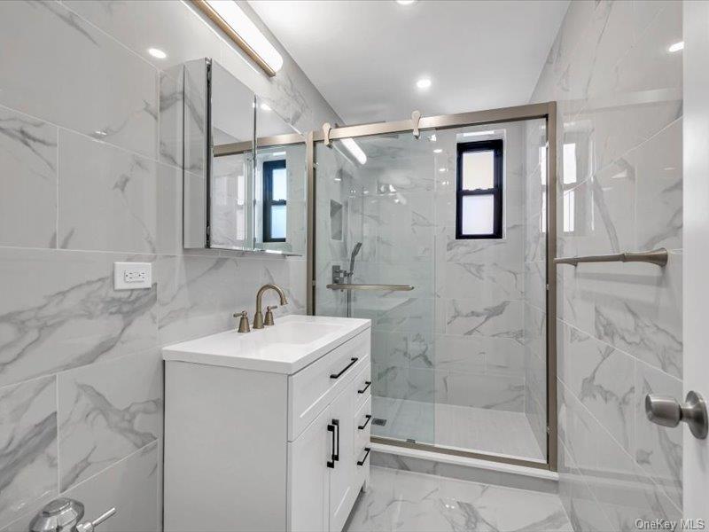 #13 photo, 88-09 Northern Blvd, 皇后区 艾姆赫斯特 East Elmhurst , NY 11369