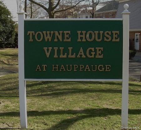 #12 photo, 305 Towne House Village, Islandia , NY 11749