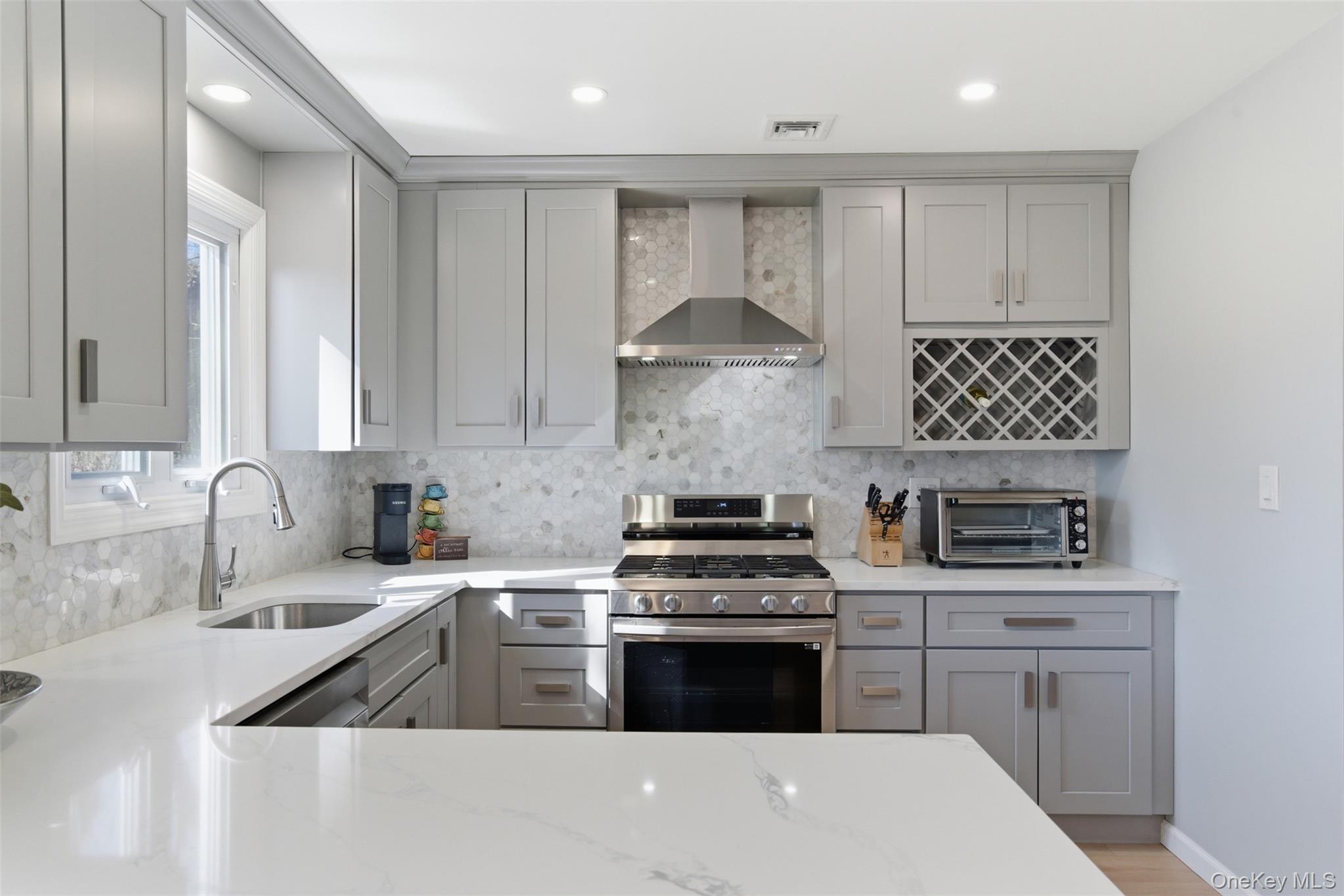 #1 photo, 9 Bonaire Drive, 東長島 Dix Hills , NY 11746