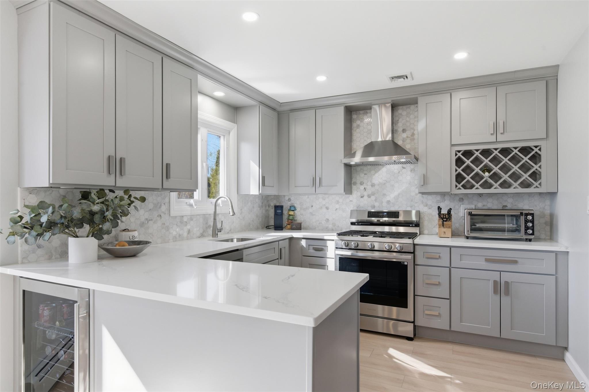 #13 photo, 9 Bonaire Drive, 東長島 Dix Hills , NY 11746