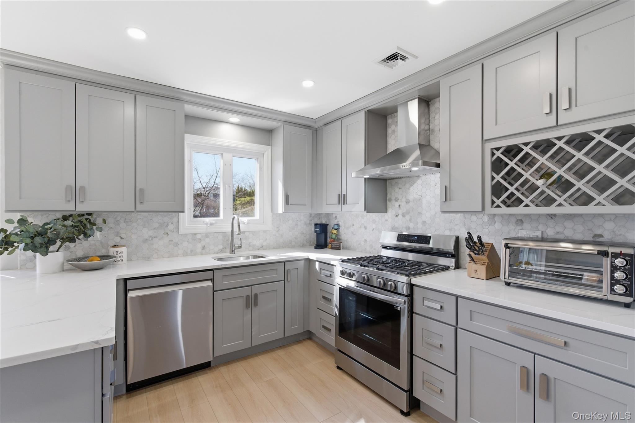 #14 photo, 9 Bonaire Drive, 東長島 Dix Hills , NY 11746