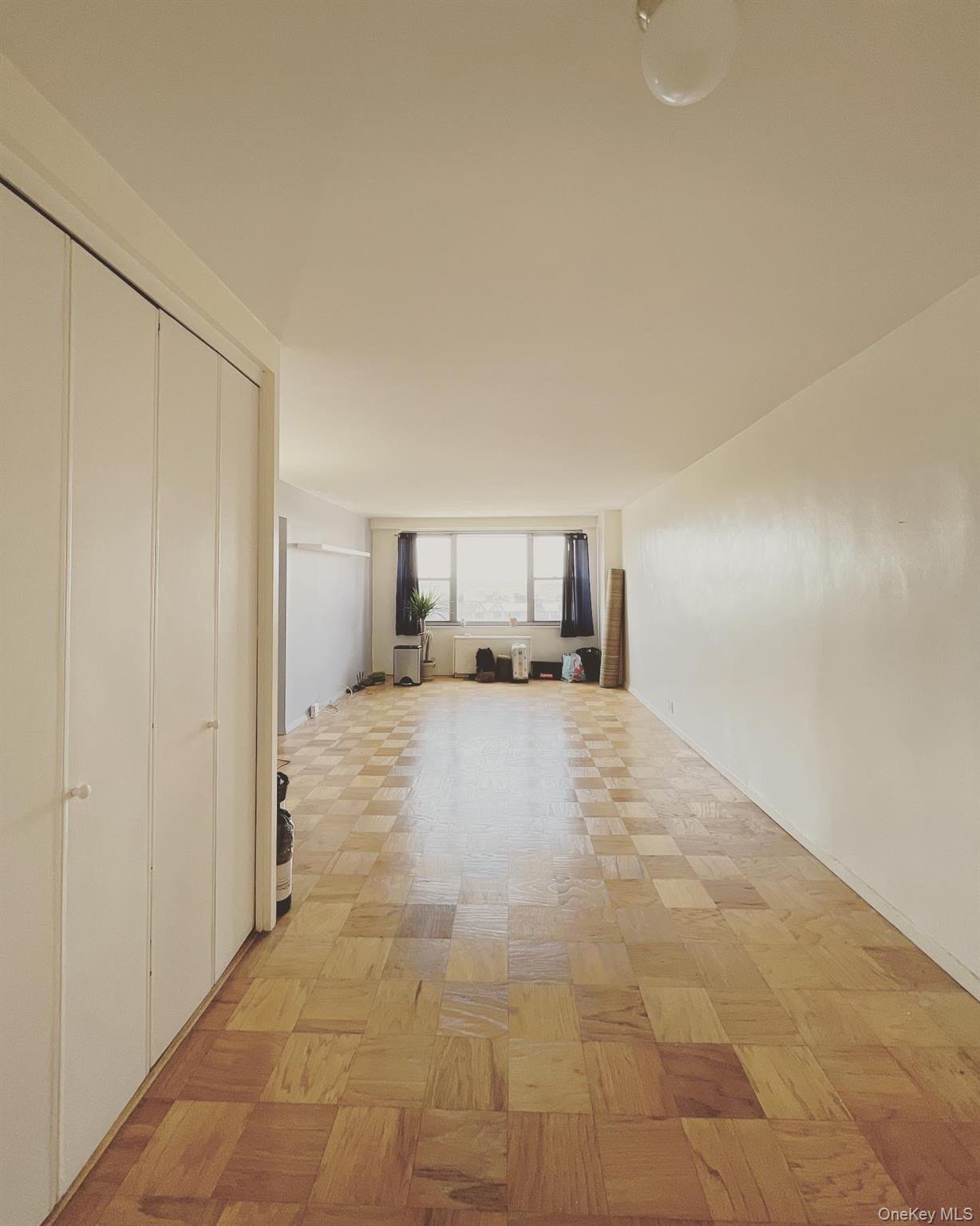 #4 photo, 70-25 Yellowstone Boulevard, 皇后區 Forest Hills , NY 11375