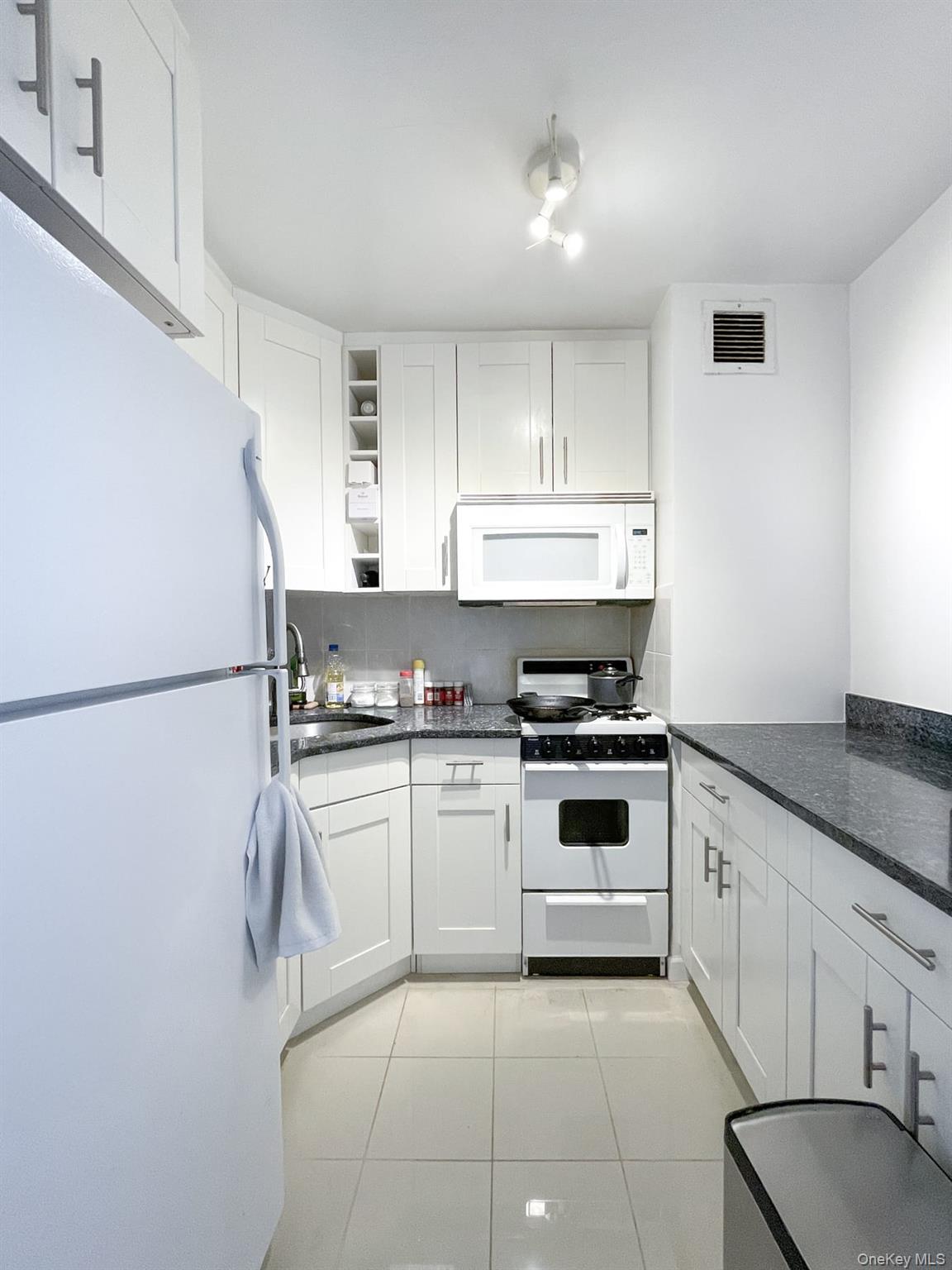 #5 photo, 70-25 Yellowstone Boulevard, 皇后區 Forest Hills , NY 11375