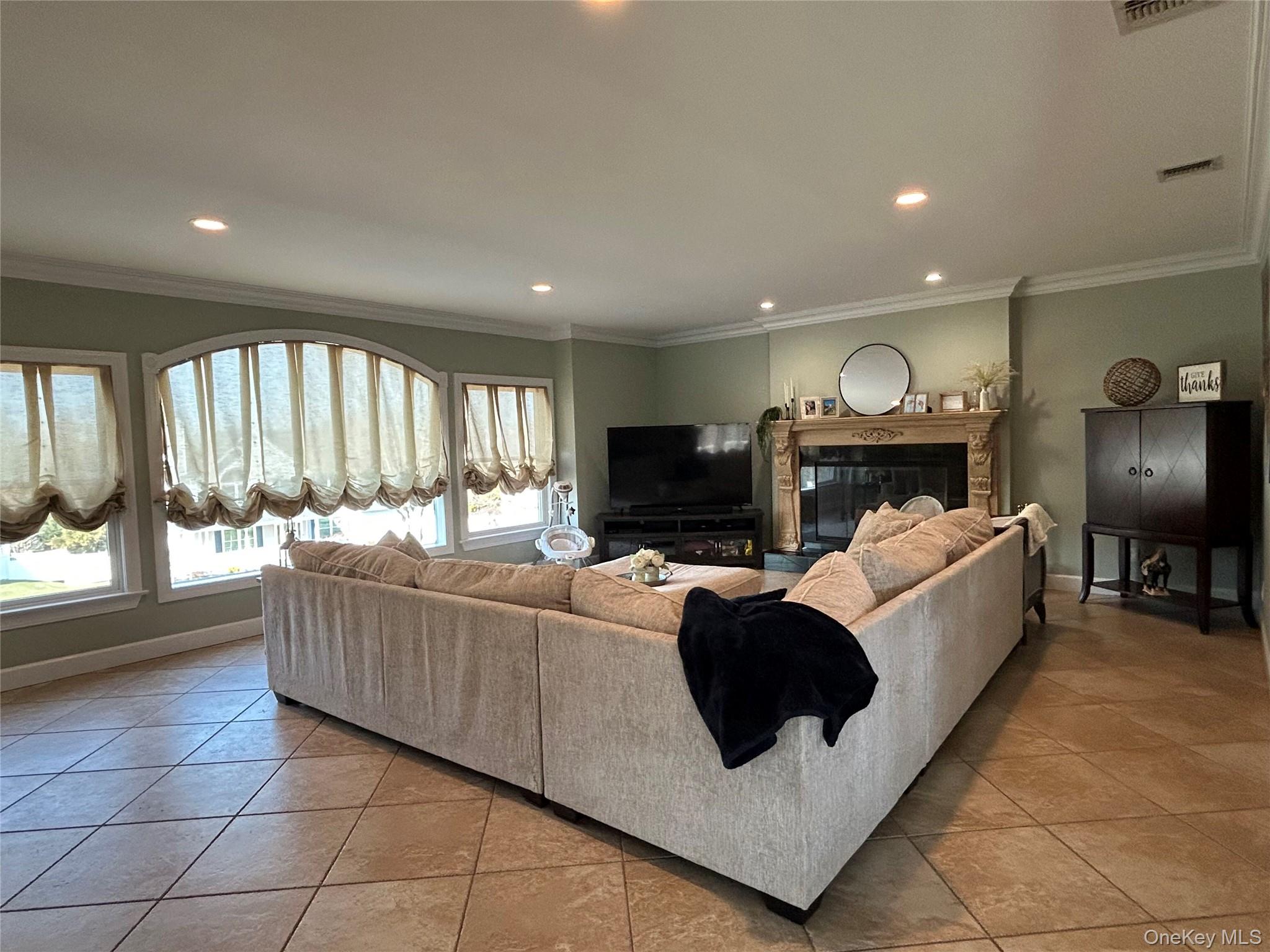 #1 photo, 4 Vining Street, 東長島 Centereach , NY 11720