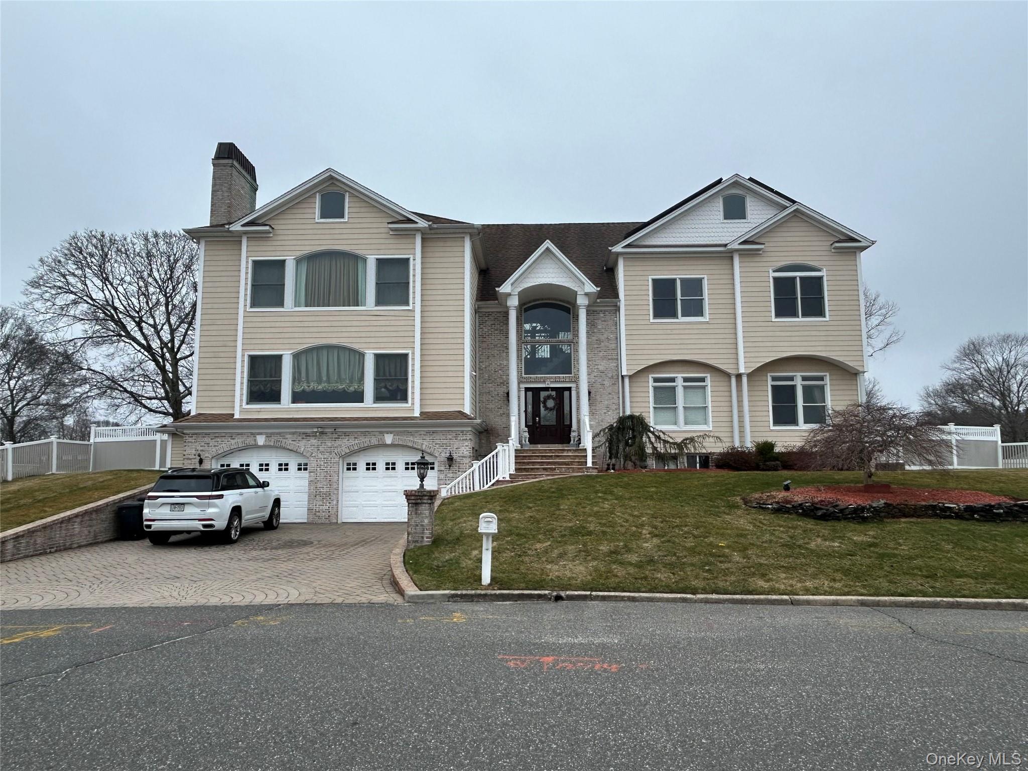 #4 photo, 4 Vining Street, 東長島 Centereach , NY 11720