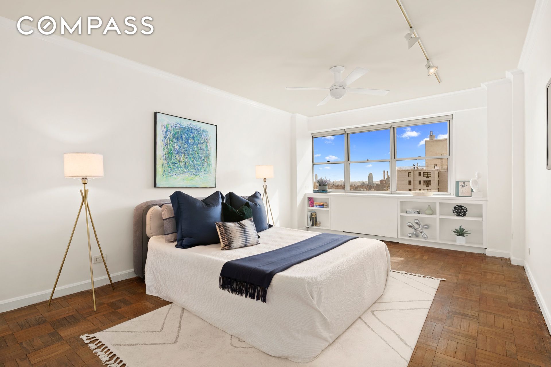 #13 photo, 70 E 10th Street, 맨해튼 Greenwich Village , NY 10003