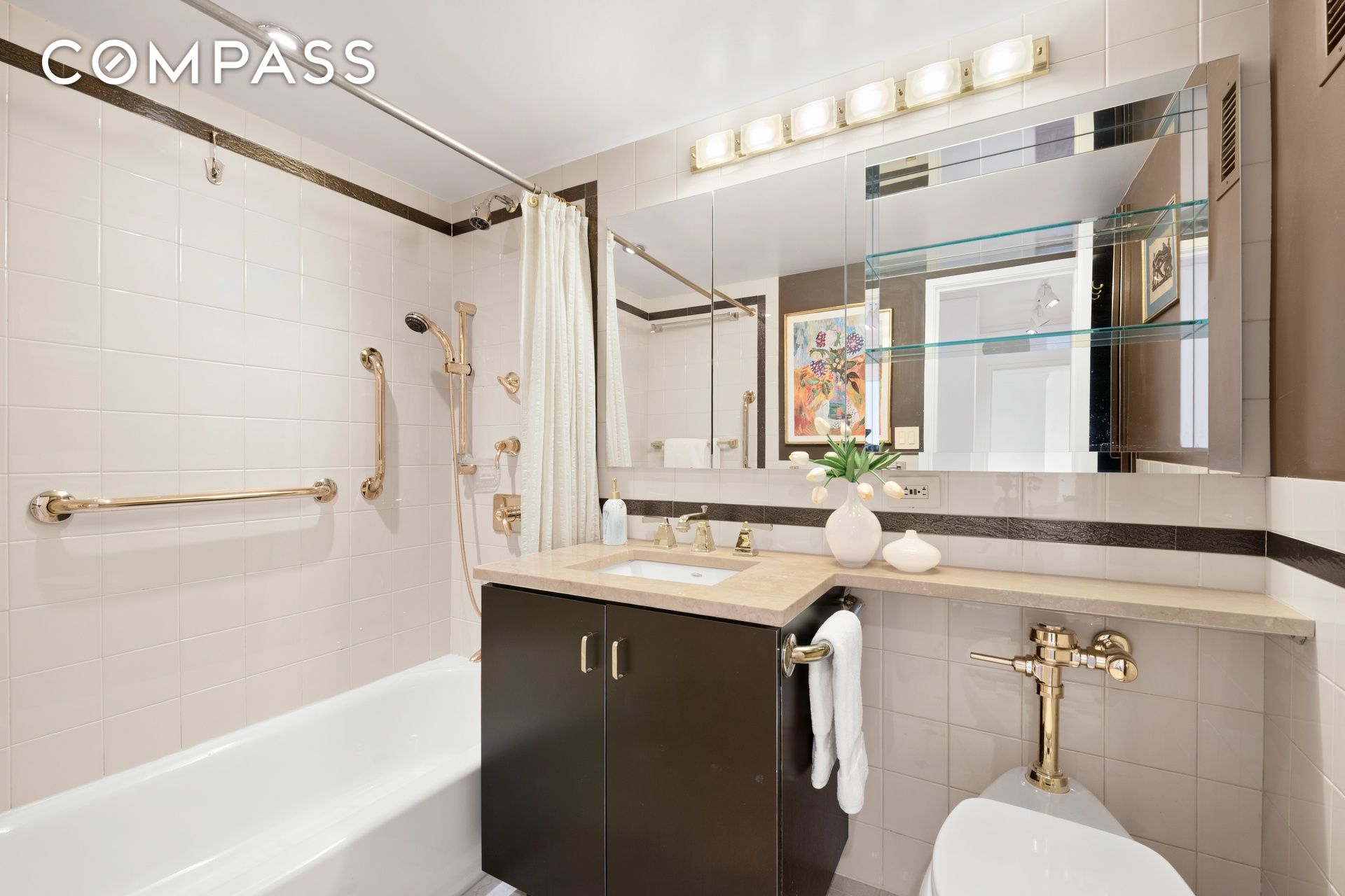 #16 photo, 70 E 10th Street, 맨해튼 Greenwich Village , NY 10003