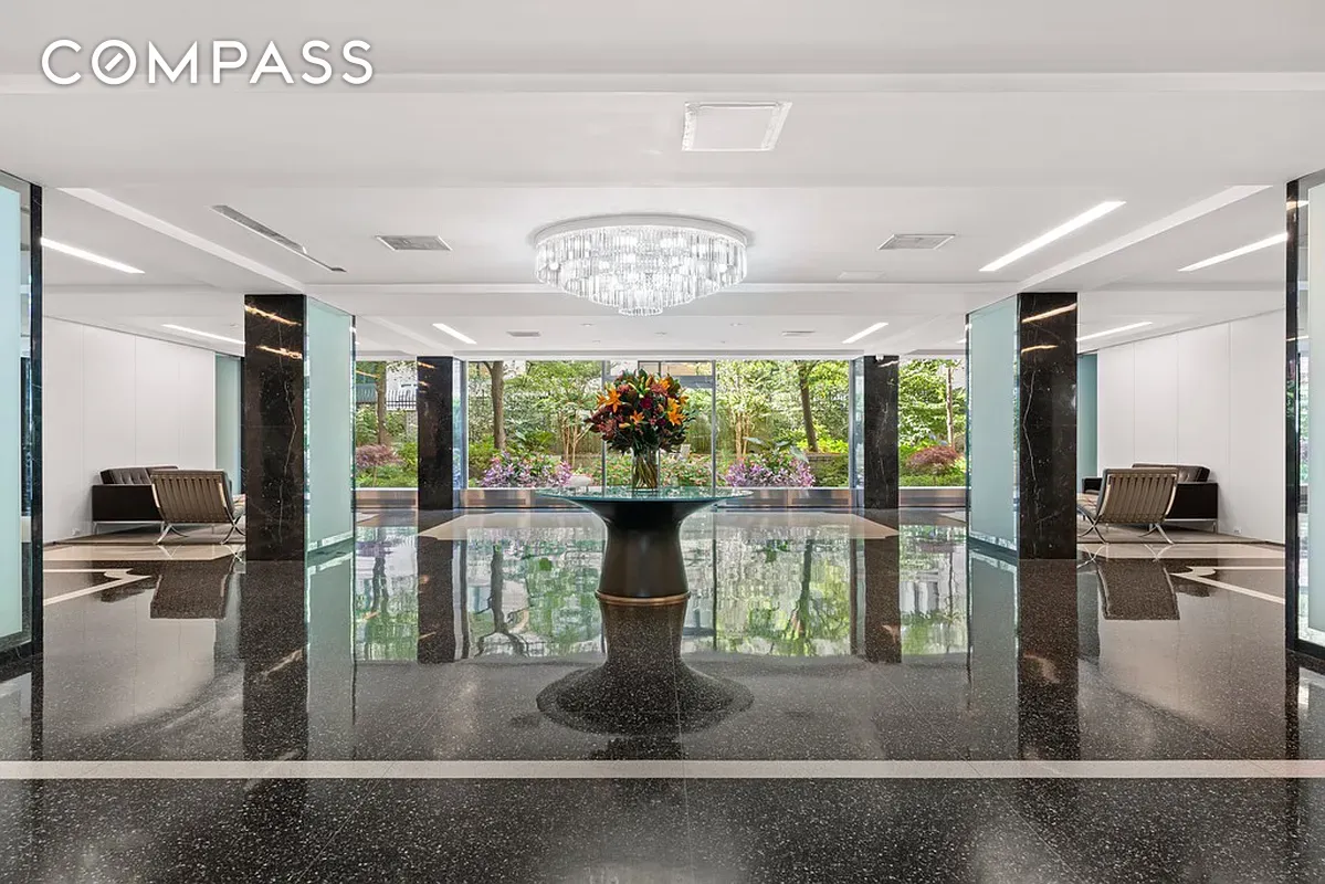 #18 photo, 70 E 10th Street, 맨해튼 Greenwich Village , NY 10003