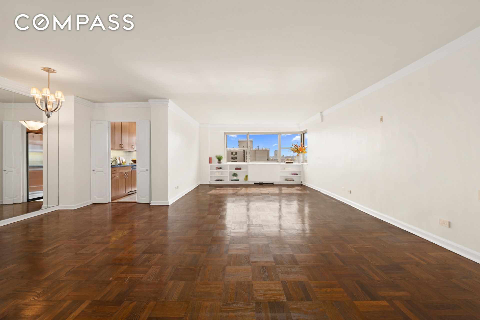 #5 photo, 70 E 10th Street, 맨해튼 Greenwich Village , NY 10003