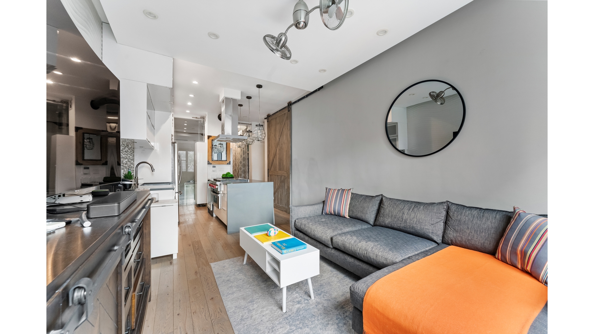 #3 photo, 421 W 57TH Street, मैनहटन Hell's Kitchen , NY 10019