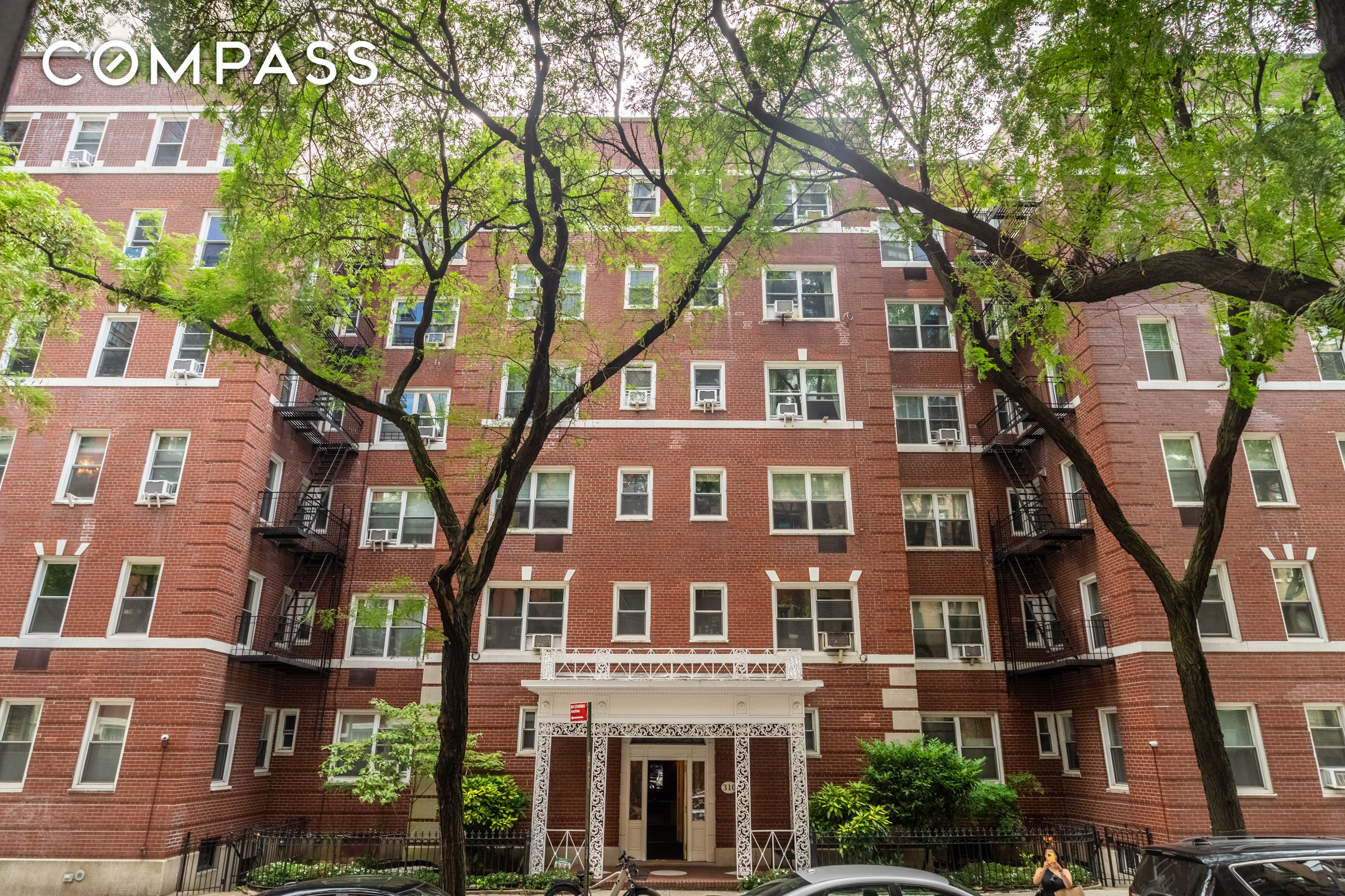 #5 photo, 310 W 55th Street, Hell's Kitchen , NY 10019