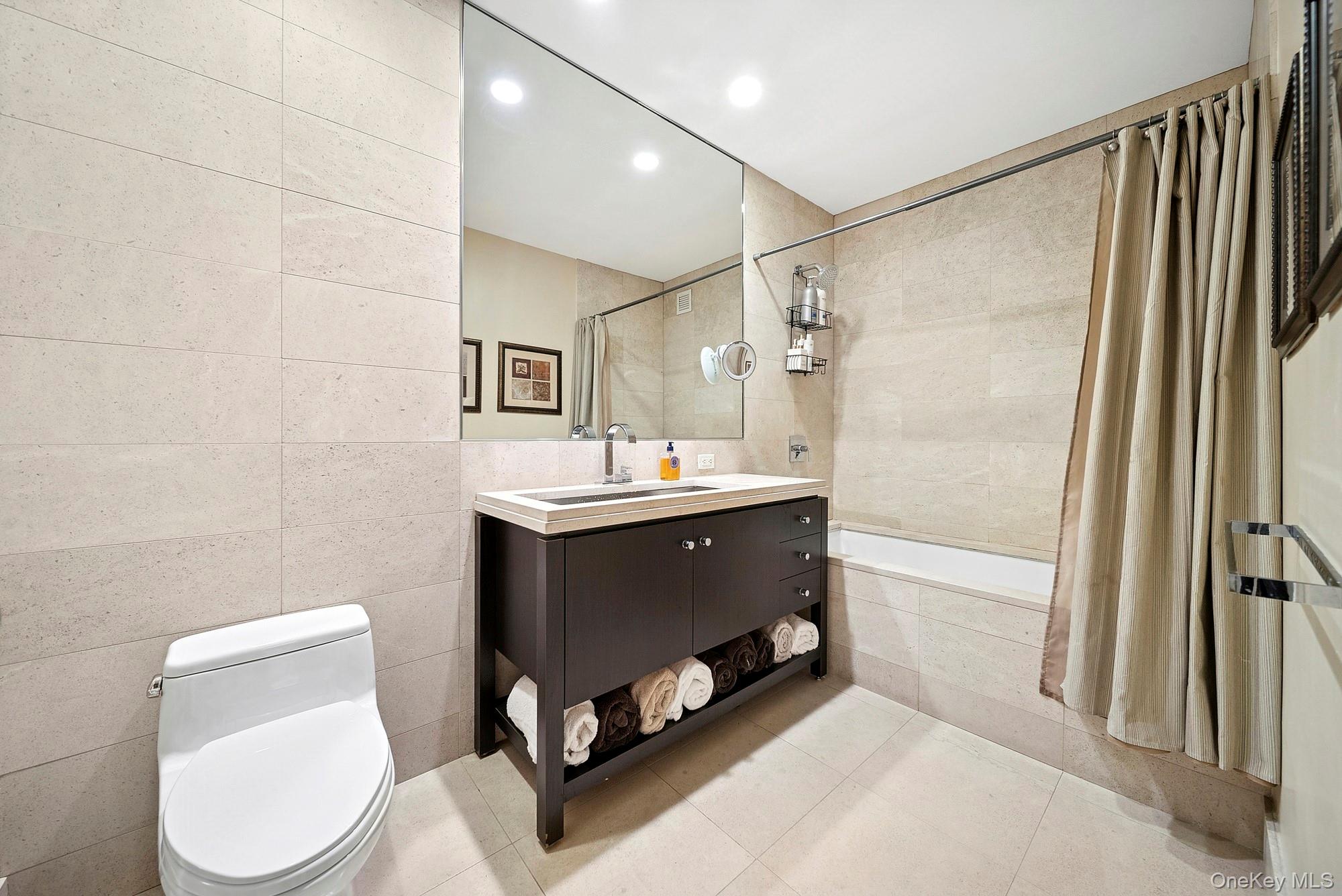 #4 photo, 1600 Broadway, मैनहटन New York (Manhattan) , NY 10019