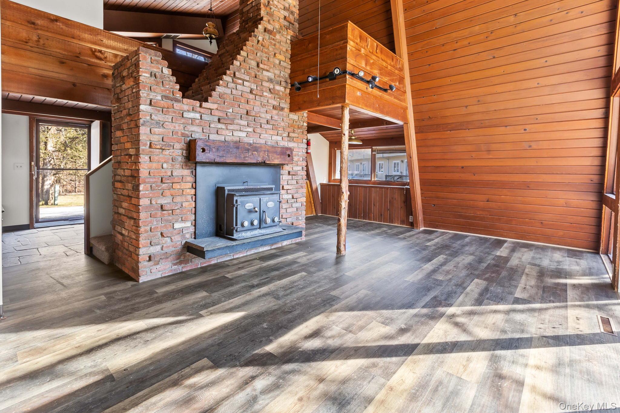 #4 photo, 304 Lake Lodge Drive, Pleasant Valley , NY 12569