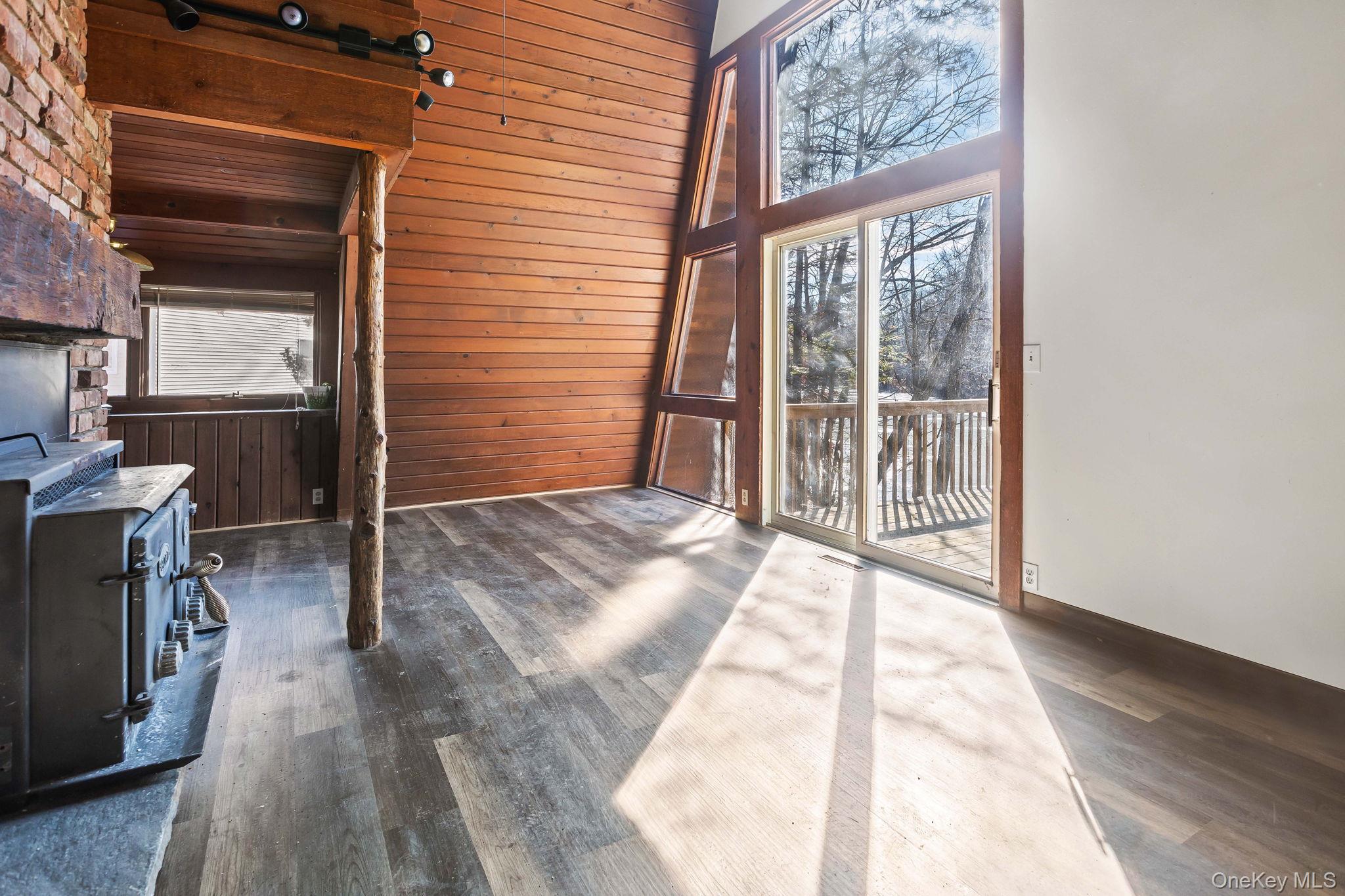 #6 photo, 304 Lake Lodge Drive, Pleasant Valley , NY 12569