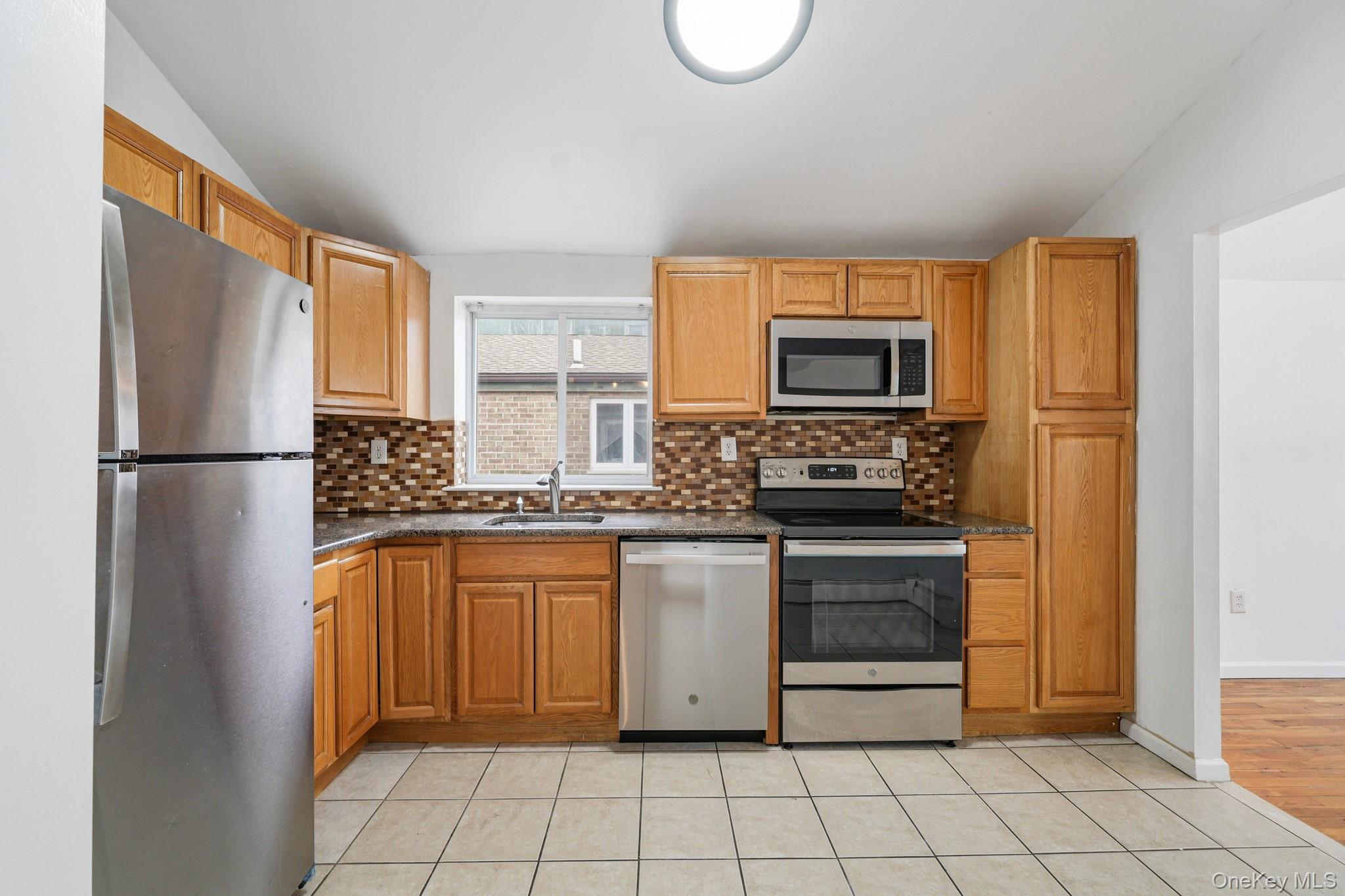 #5 photo, 1466 Shore Drive, Bronx , NY 10465
