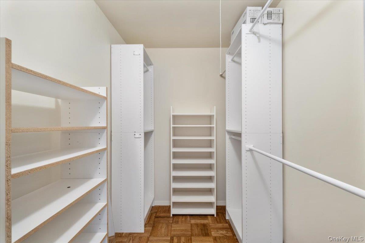 #17 photo, 356 Central Park Avenue, 纽约州 Scarsdale , NY 10583