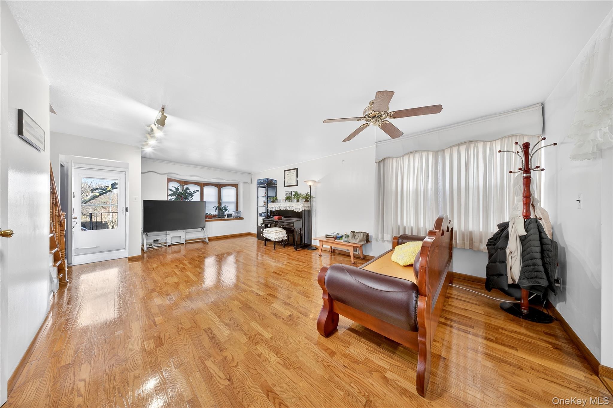 #10 photo, 62-01 Douglaston Parkway, クイーンズ区 Douglaston , NY 11362