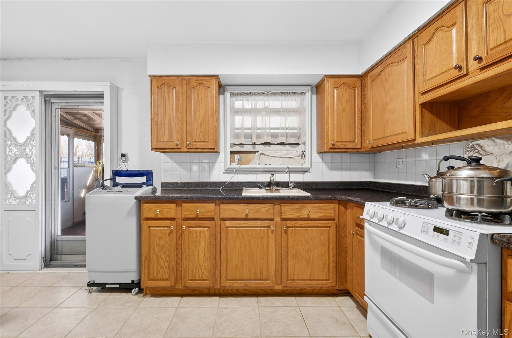 #14 photo, 62-01 Douglaston Parkway, クイーンズ区 Douglaston , NY 11362