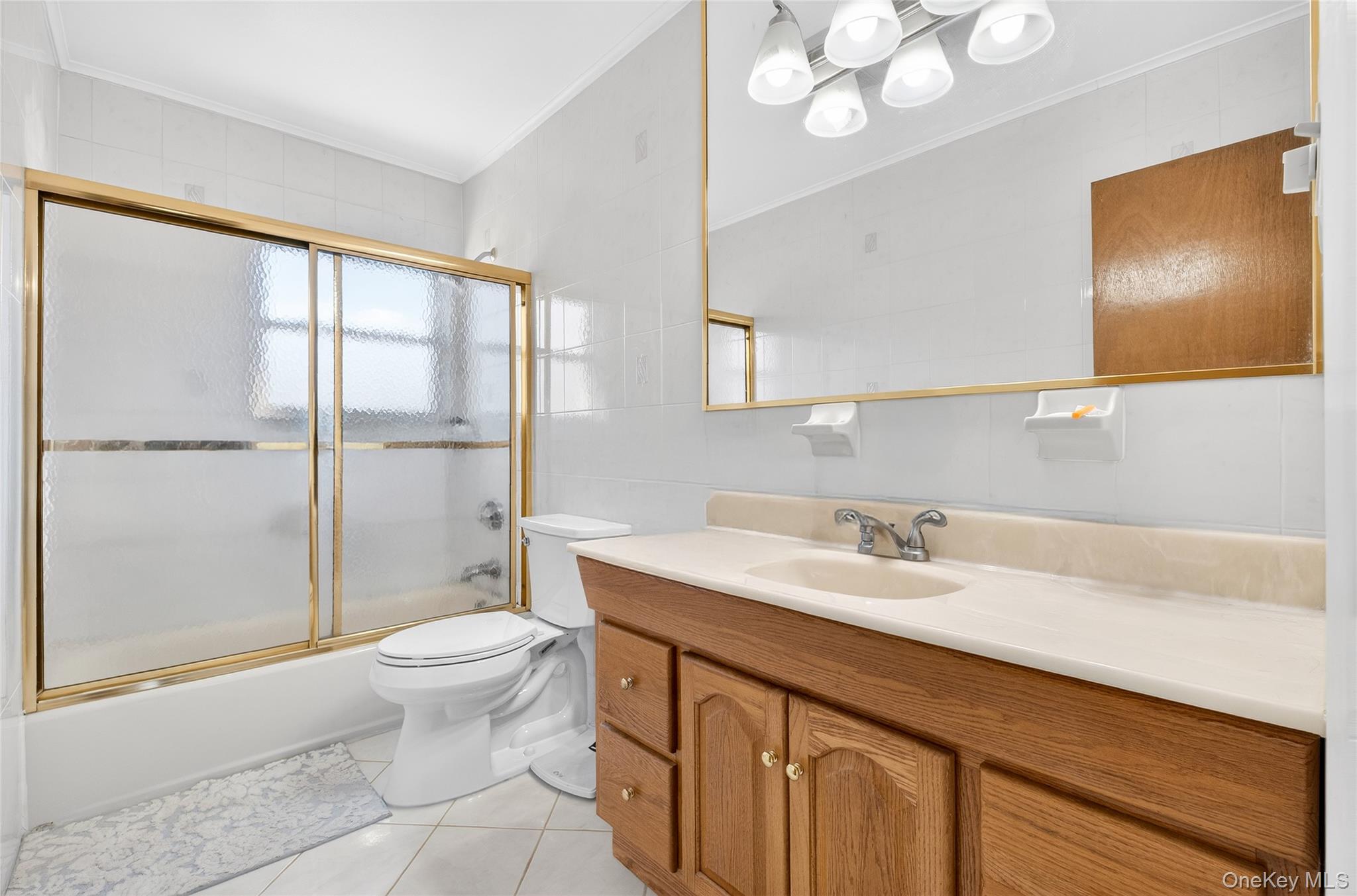 #17 photo, 62-01 Douglaston Parkway, クイーンズ区 Douglaston , NY 11362