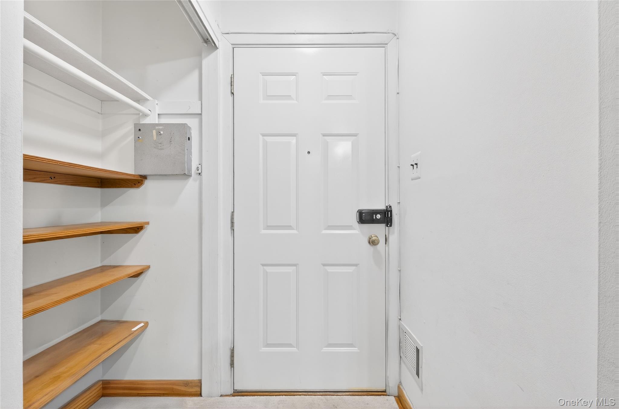 #5 photo, 62-01 Douglaston Parkway, クイーンズ区 Douglaston , NY 11362