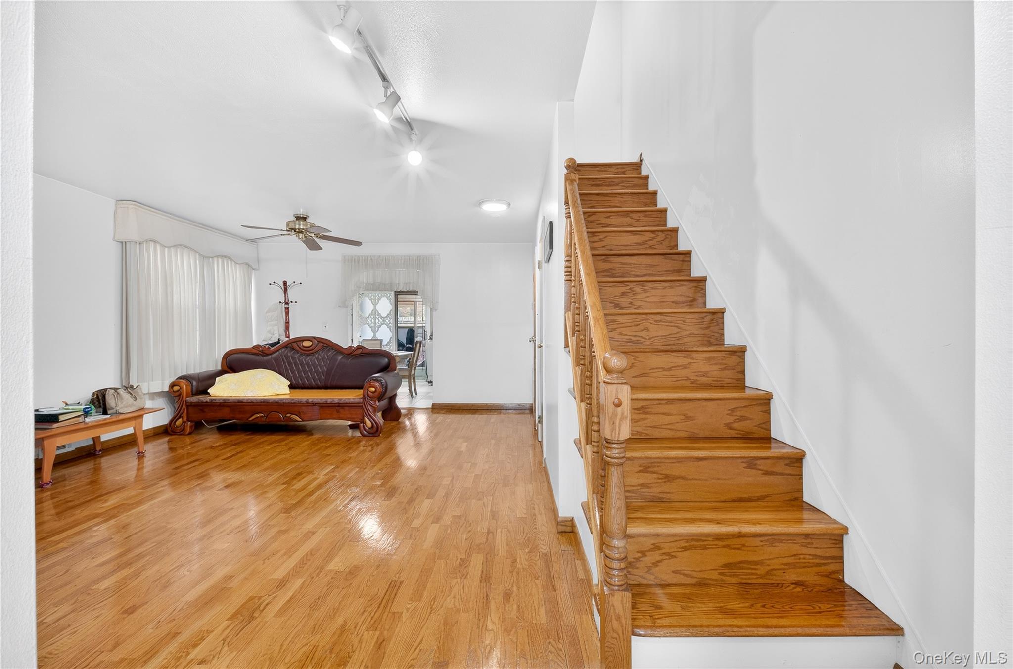 #6 photo, 62-01 Douglaston Parkway, クイーンズ区 Douglaston , NY 11362