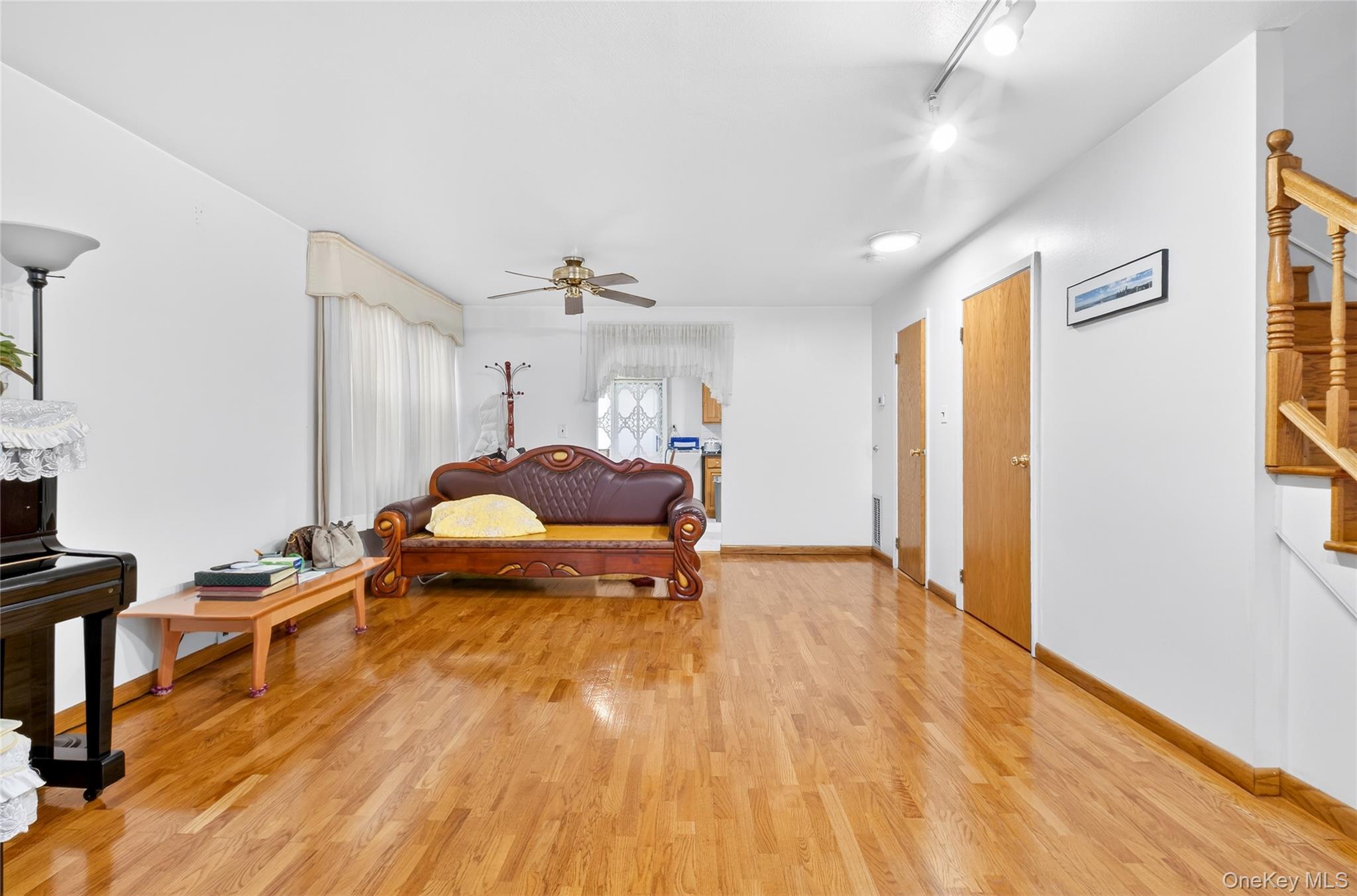 #8 photo, 62-01 Douglaston Parkway, クイーンズ区 Douglaston , NY 11362