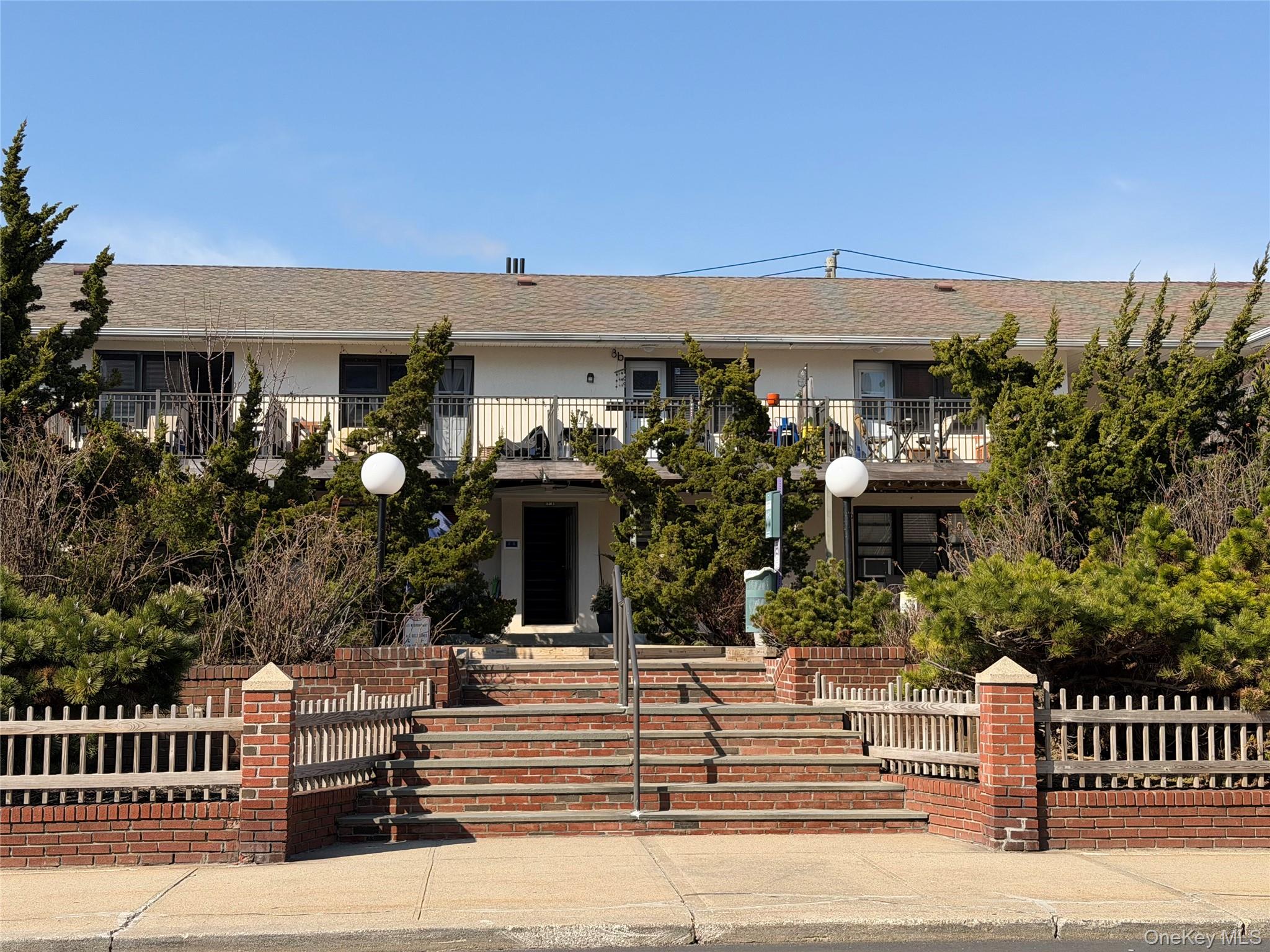 #1 photo, 65 W Broadway, নাসাউ কাউন্টি Long Beach , NY 11561