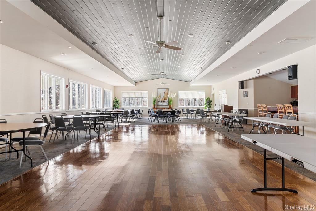 #2 photo, 1407 Middle Road, सफ़ोक काउंटी Calverton , NY 11933