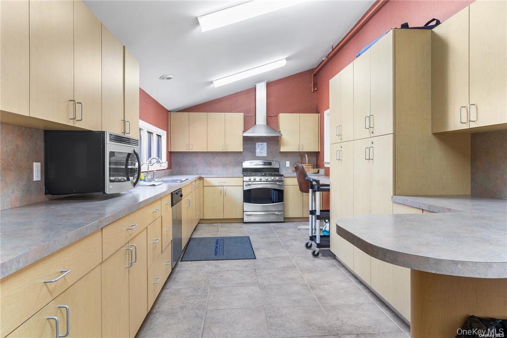 #8 photo, 1407 Middle Road, सफ़ोक काउंटी Calverton , NY 11933