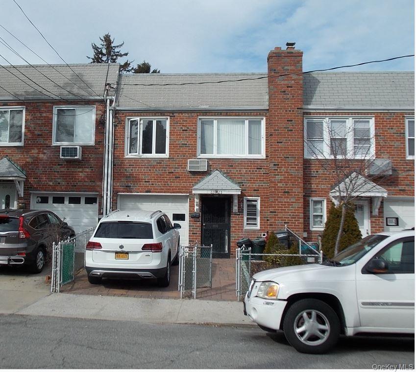 #2 photo, 6923 66th Drive, कुईंस Middle Village , NY 11379