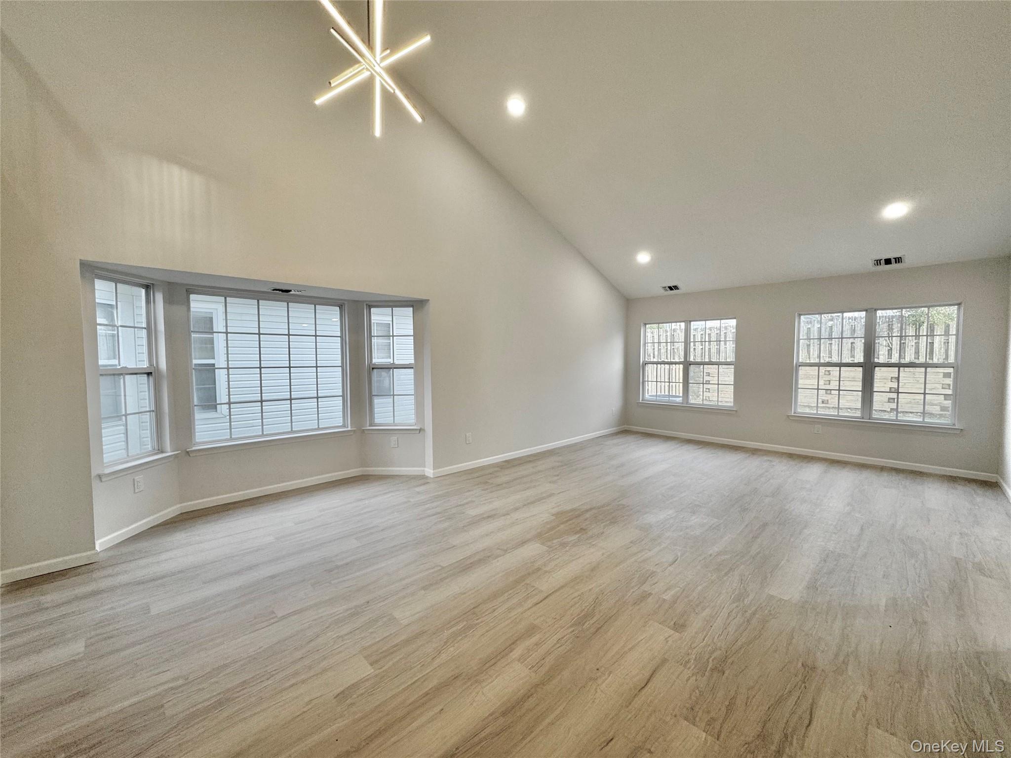 #5 photo, 12 Sophia Drive, 東長島 Middle Island , NY 11953