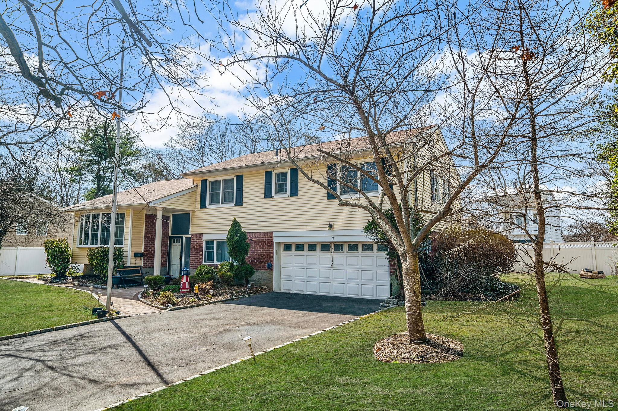 #1 photo, 7 Osage Drive, सफ़ोक काउंटी Huntington Station , NY 11746