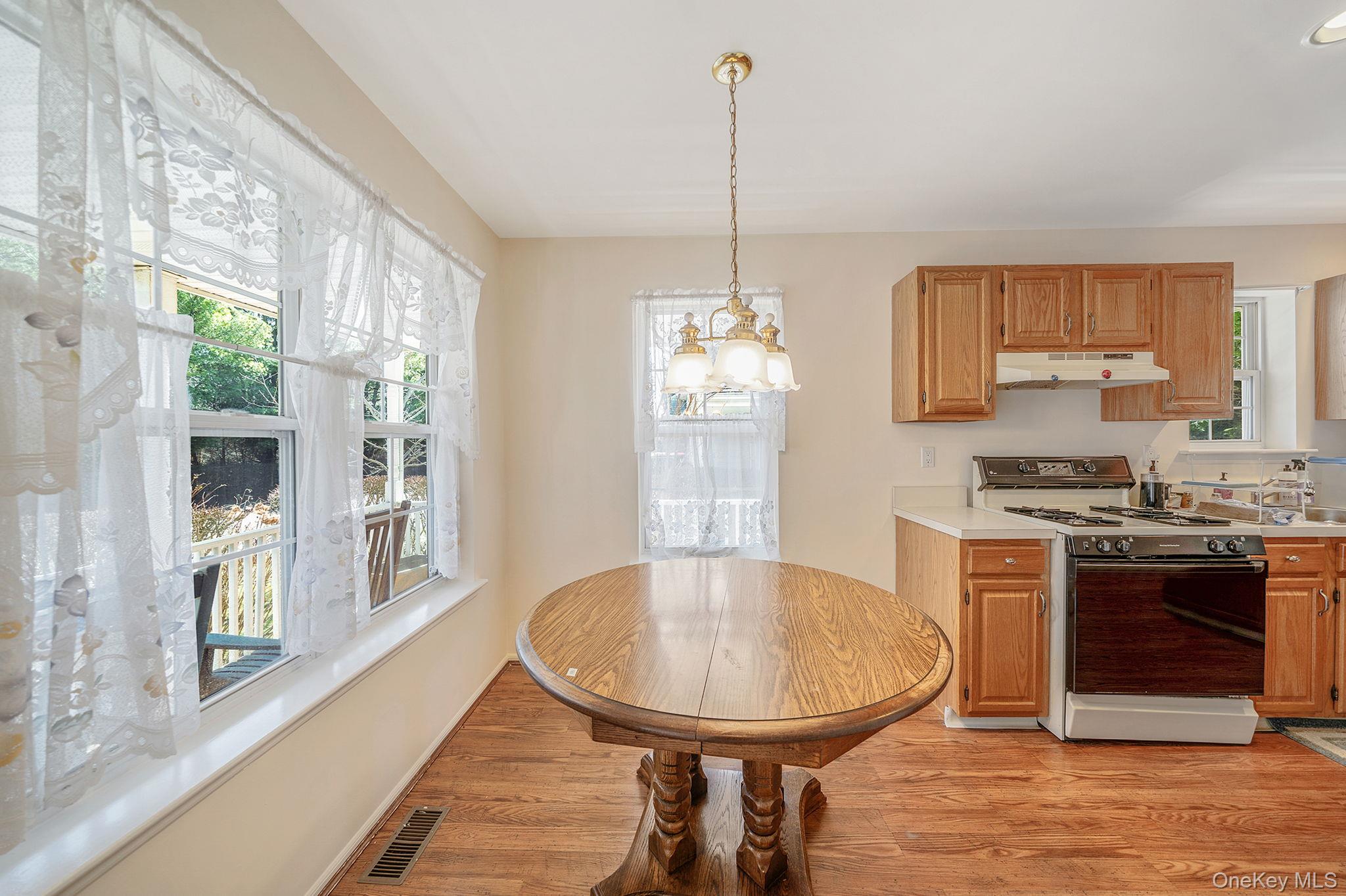 #6 photo, 22 Fairlawn Drive, Саффолк ‖ Central Islip , NY 11722