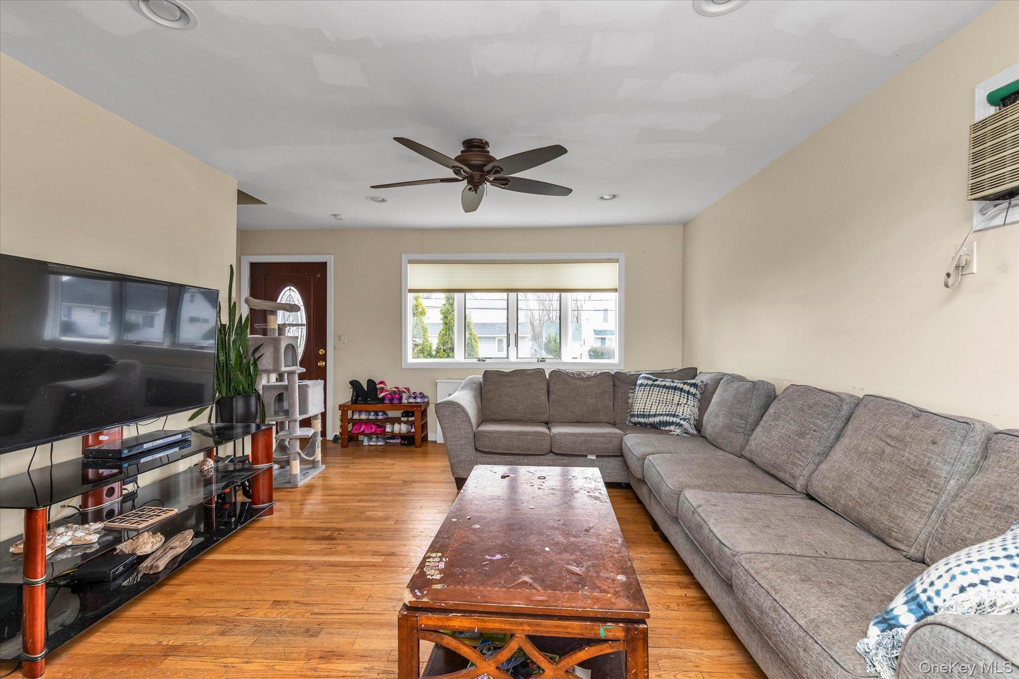 #2 photo, 2542 Wantagh Avenue, Wantagh , NY 11793