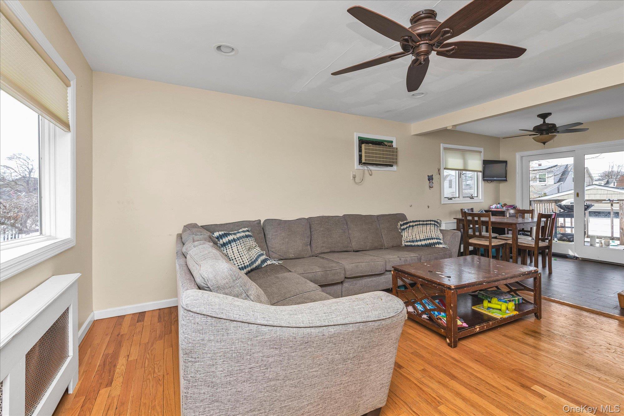 #3 photo, 2542 Wantagh Avenue, Wantagh , NY 11793