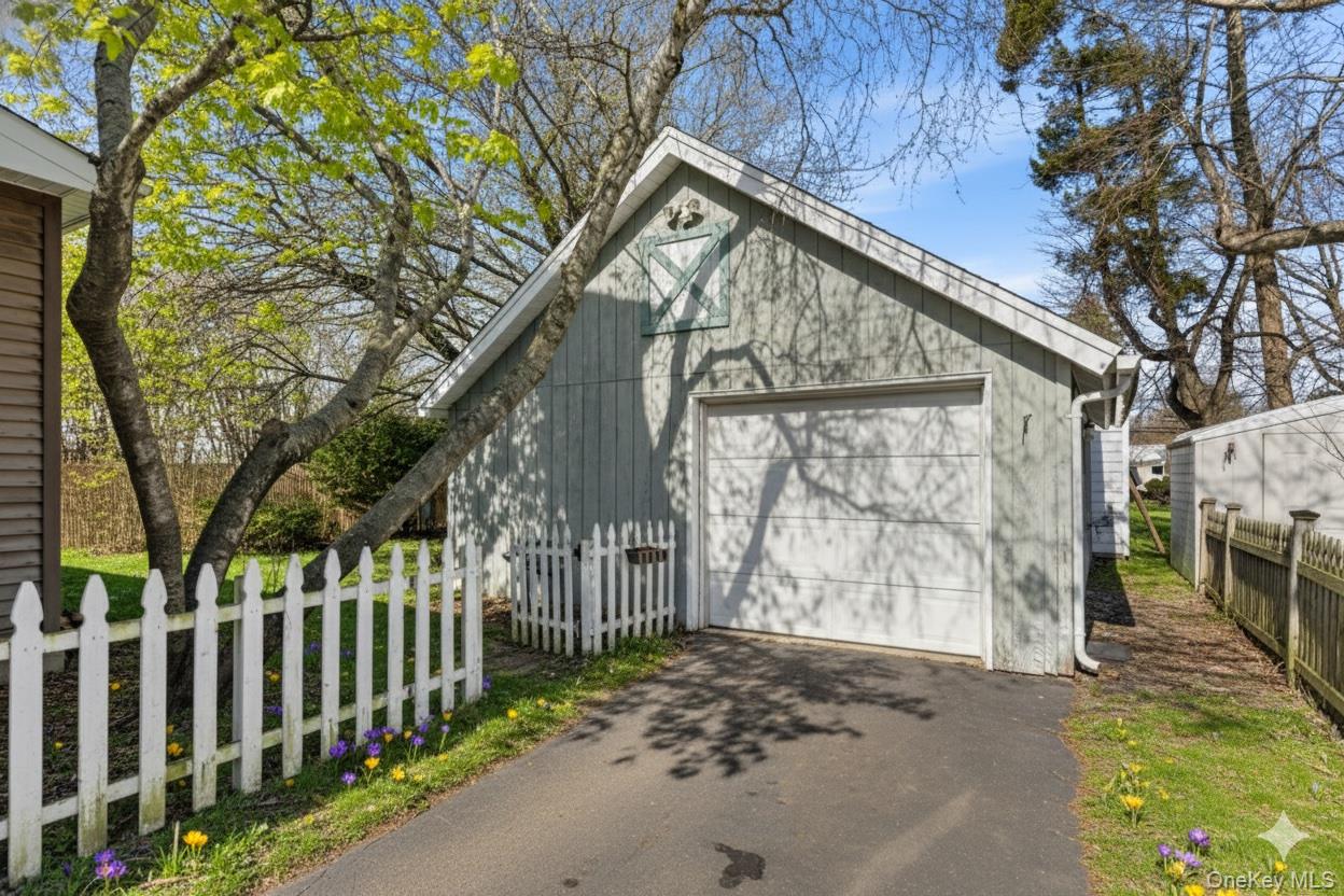 #19 photo, 5 Fenwick Street, سوفولك Greenlawn , NY 11740