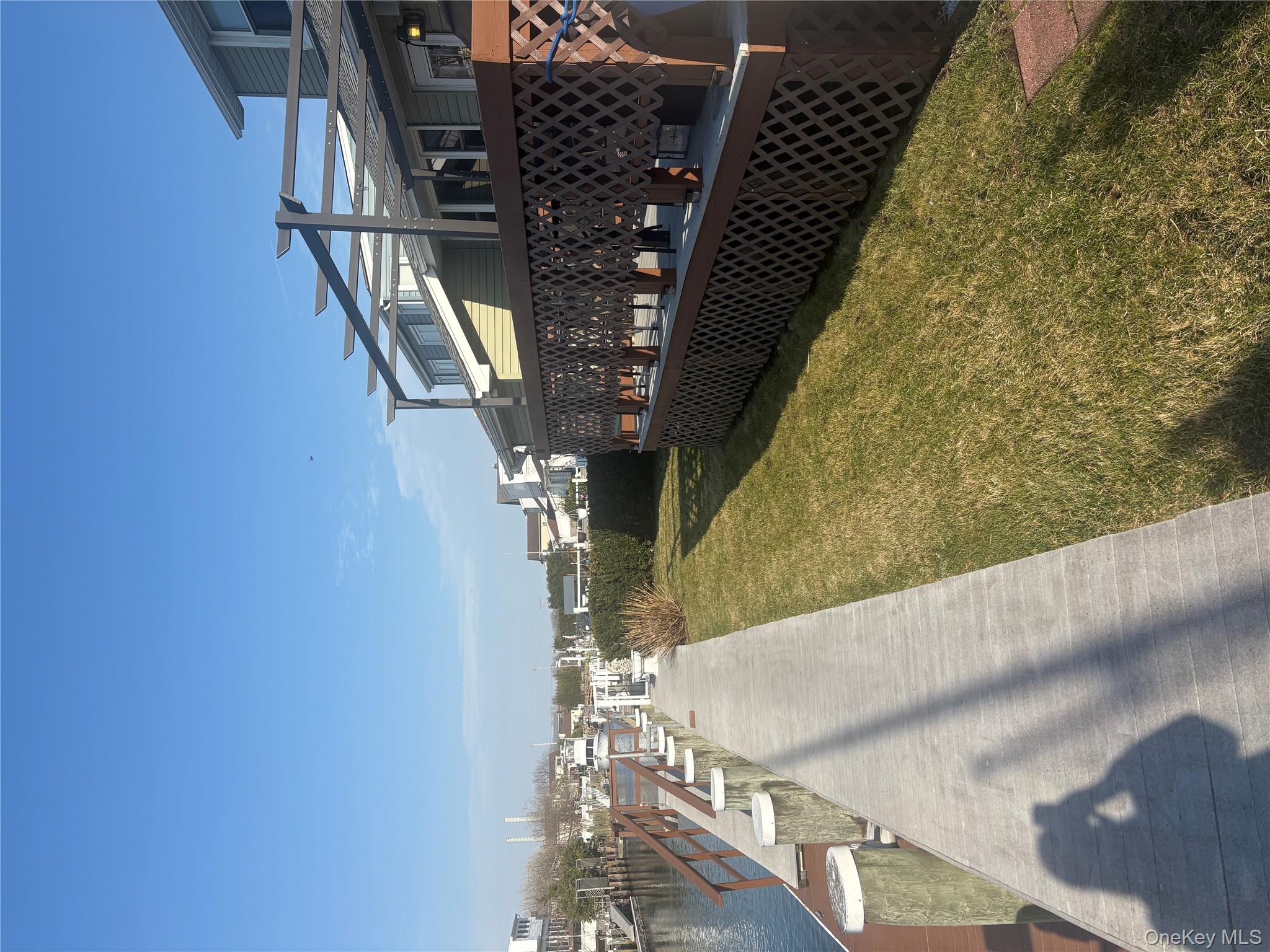 #4 photo, 62 W 1st Street, 롱 아일랜드 Freeport , NY 11520