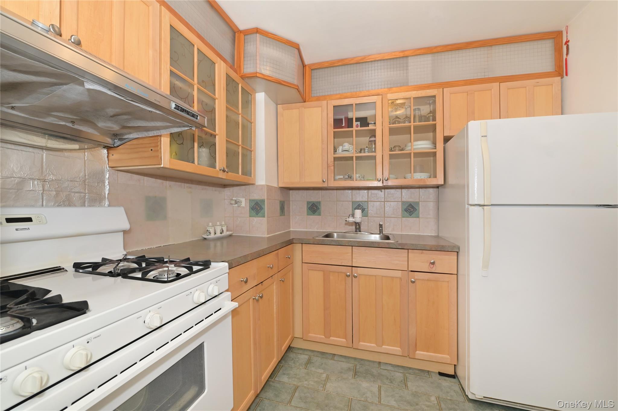 #4 photo, 61-20 Grand Central Parkway, Forest Hills , NY 11375