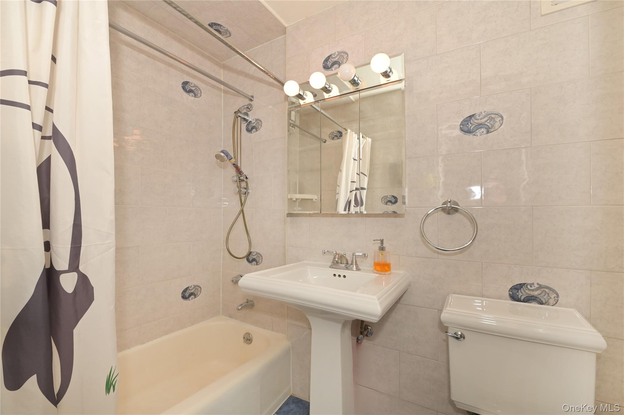 #8 photo, 61-20 Grand Central Parkway, Forest Hills , NY 11375