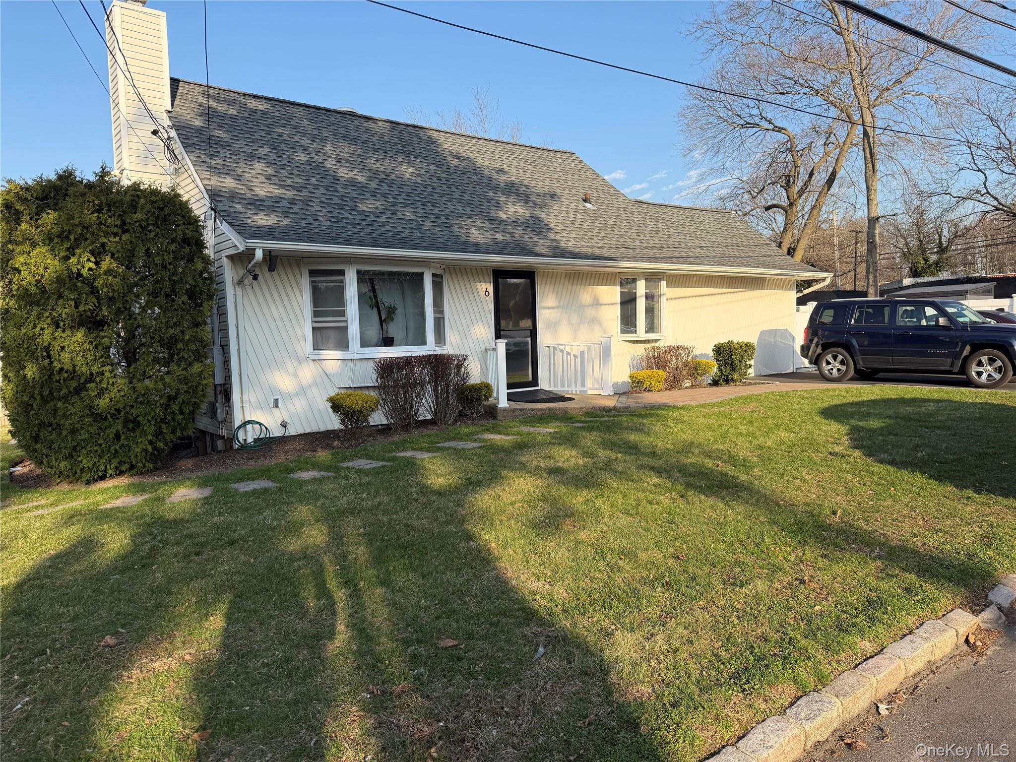 #1 photo, 6 Thorney Avenue, سوفولك Huntington Station , NY 11746