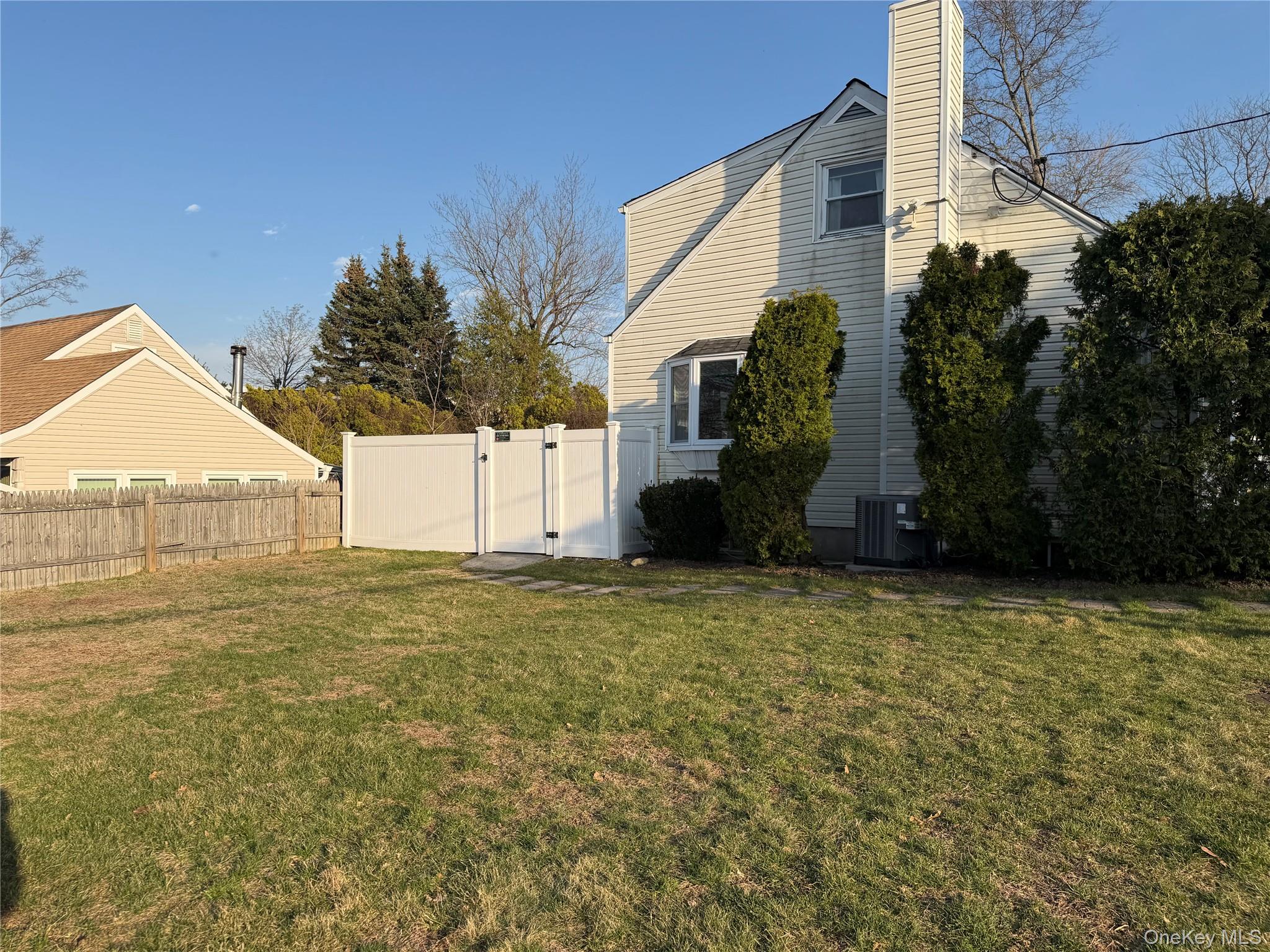 #4 photo, 6 Thorney Avenue, سوفولك Huntington Station , NY 11746