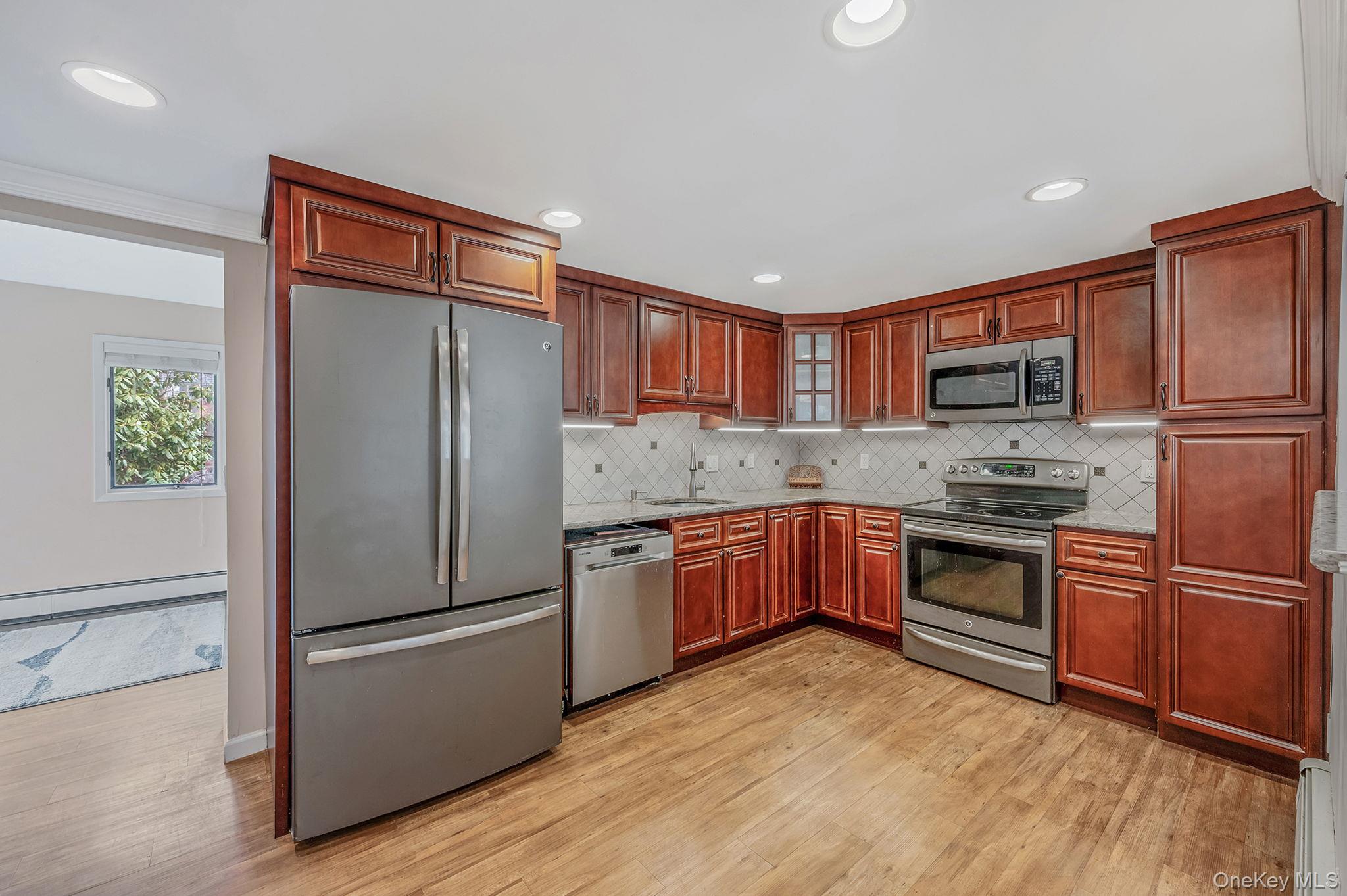 #13 photo, 5 Valley Circle, 東長島 Miller Place , NY 11764