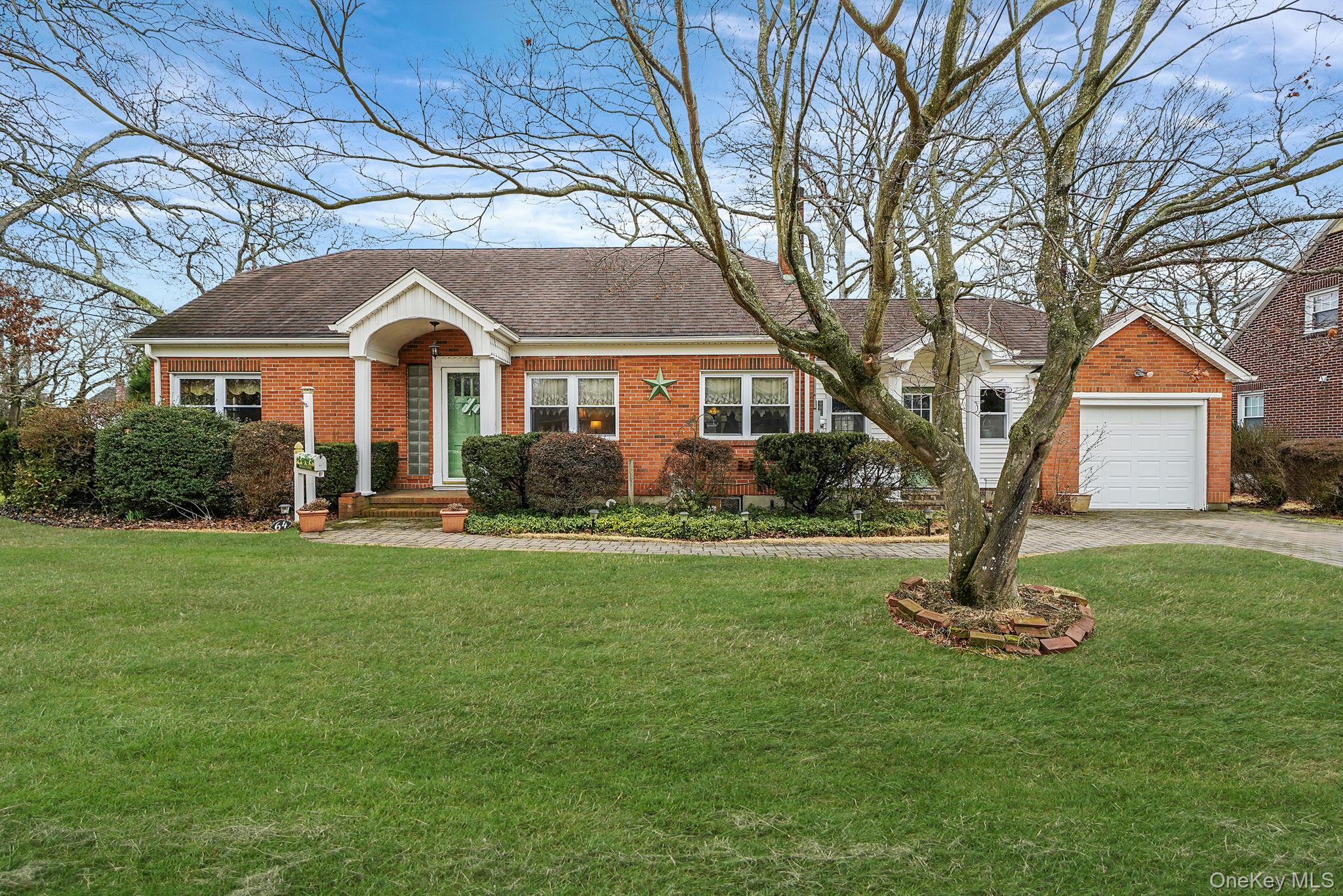 #1 photo, 64 John Street, 東長島 Patchogue , NY 11772