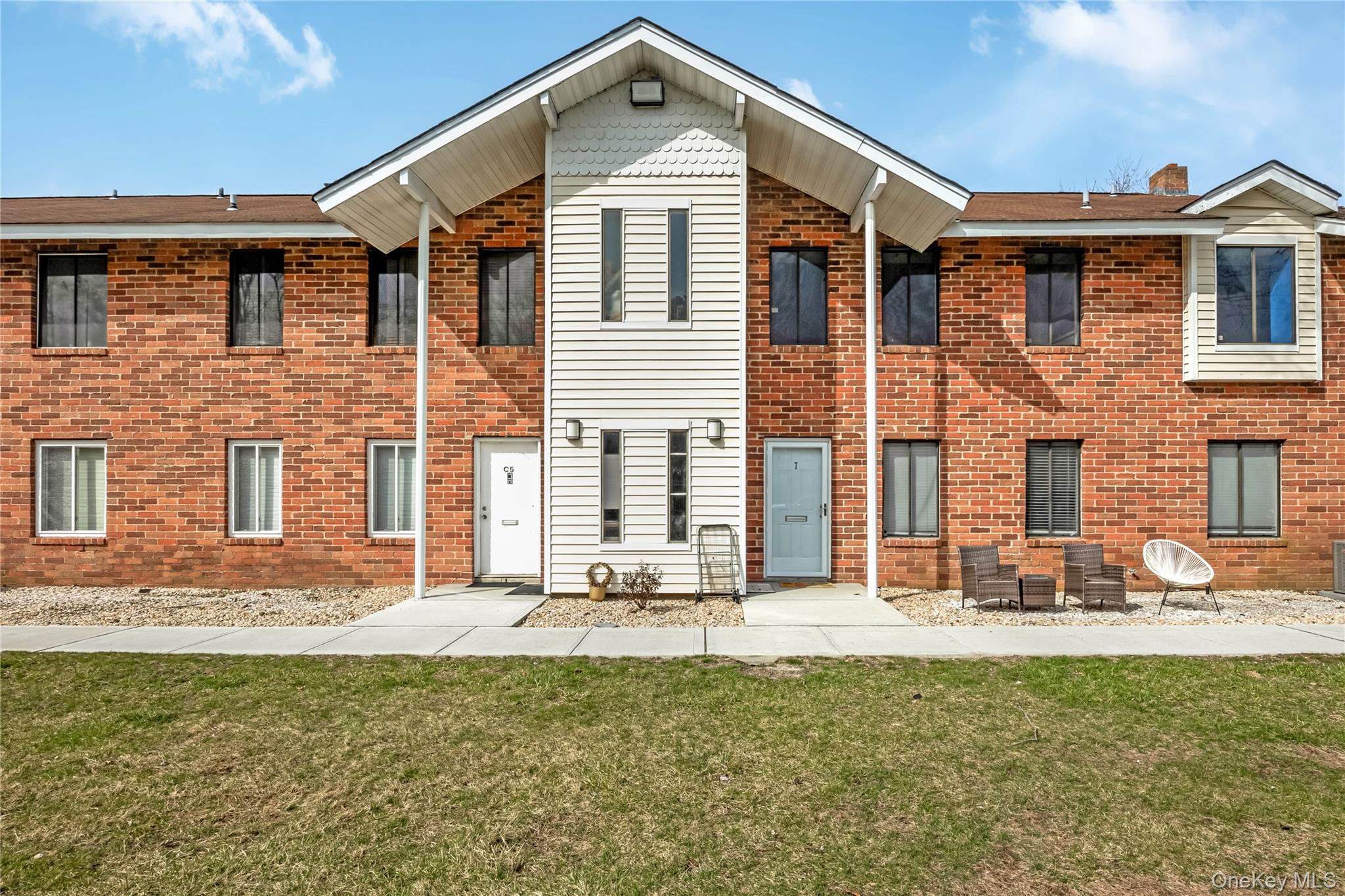 #1 photo, 8 Cheyenne Court, 롱 아일랜드 Coram , NY 11727