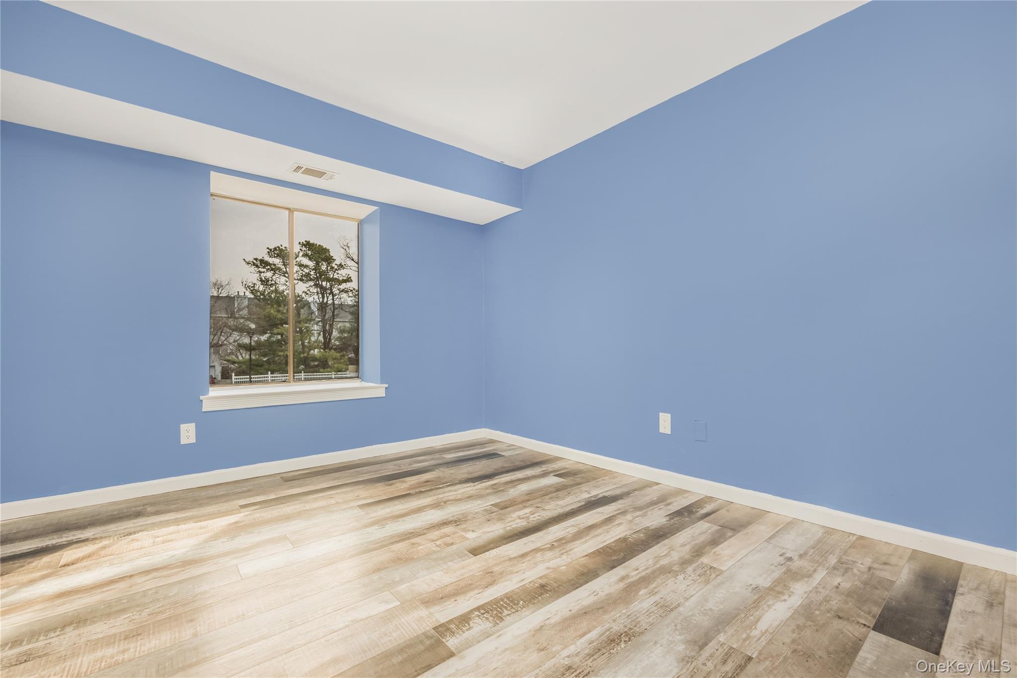 #10 photo, 8 Cheyenne Court, 롱 아일랜드 Coram , NY 11727