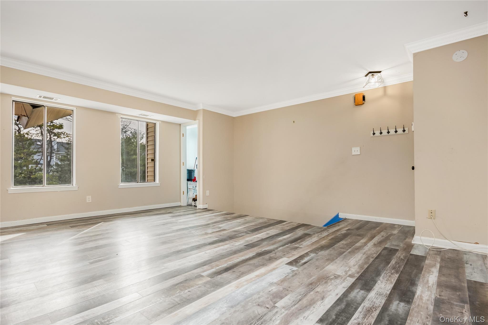 #5 photo, 8 Cheyenne Court, 롱 아일랜드 Coram , NY 11727