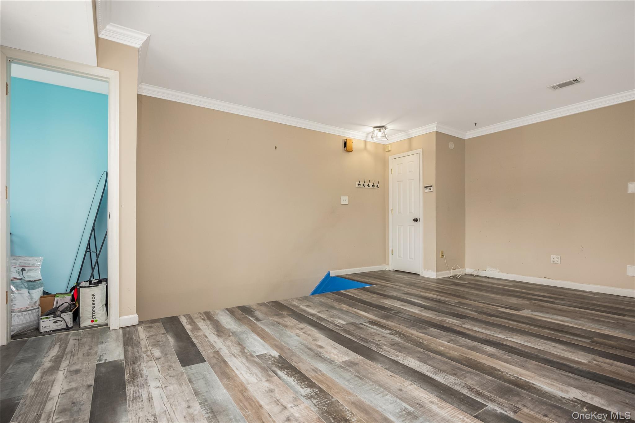 #6 photo, 8 Cheyenne Court, 롱 아일랜드 Coram , NY 11727